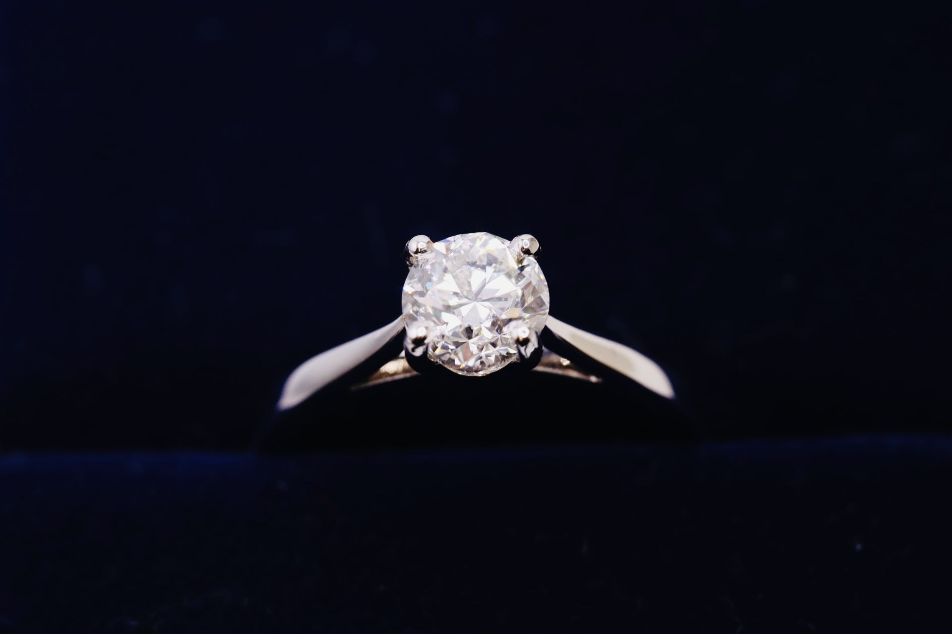 GIA 1.00 Carat Round Brilliant Cut Natural H VVS1 Diamond Ring - Set In A 18ct White Gold Band - Image 12 of 12