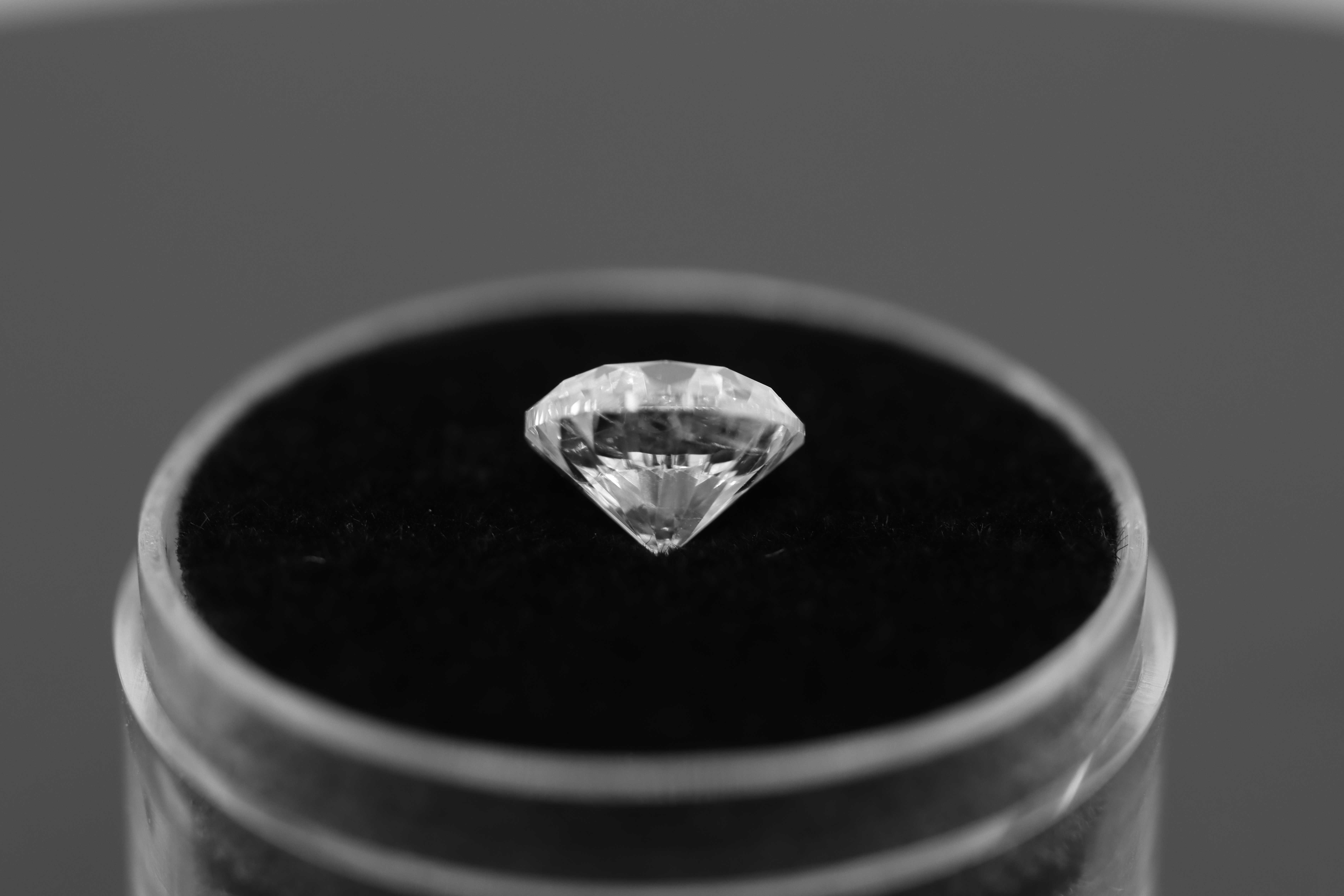 Single - Round Brilliant Cut Natural Diamond 2.07 Carat Colour E Clarity VS2 - DGI 142557706 - Image 10 of 14