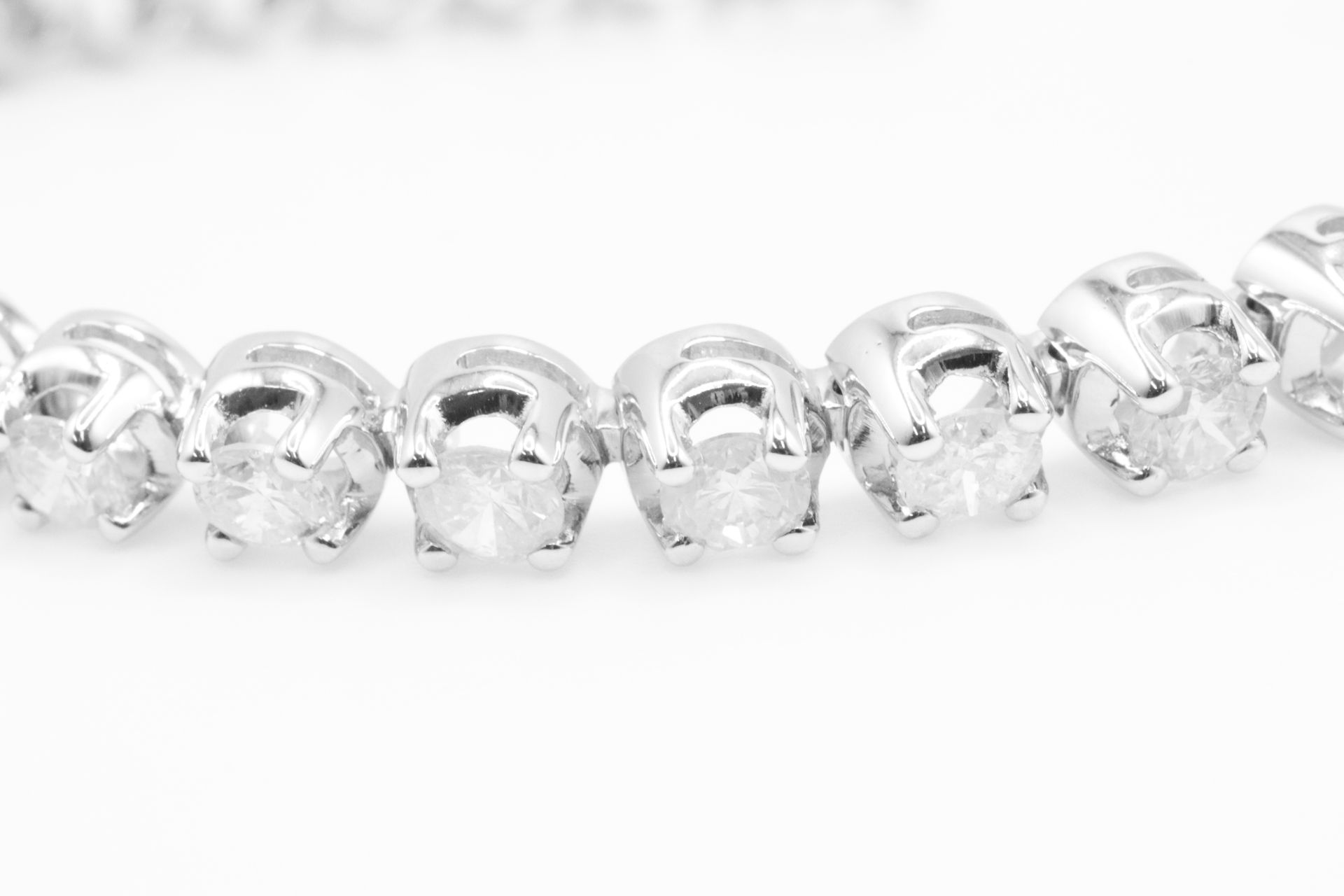 7.0 Carat 18ct White Gold Tennis Bracelet set with Round Brilliant Cut Natural Diamonds - Image 2 of 16