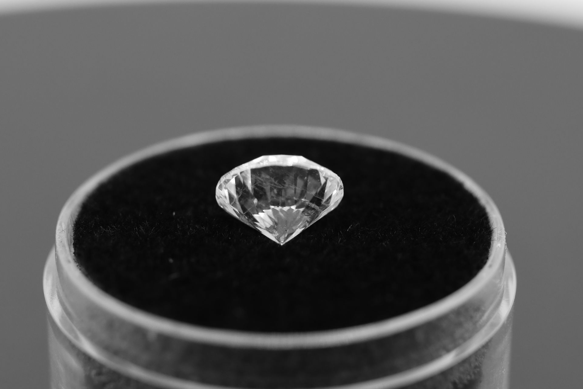 Single - Round Brilliant Cut Natural Diamond 2.06 Carat Colour F Clarity VS2 -DL220170 - Image 6 of 12