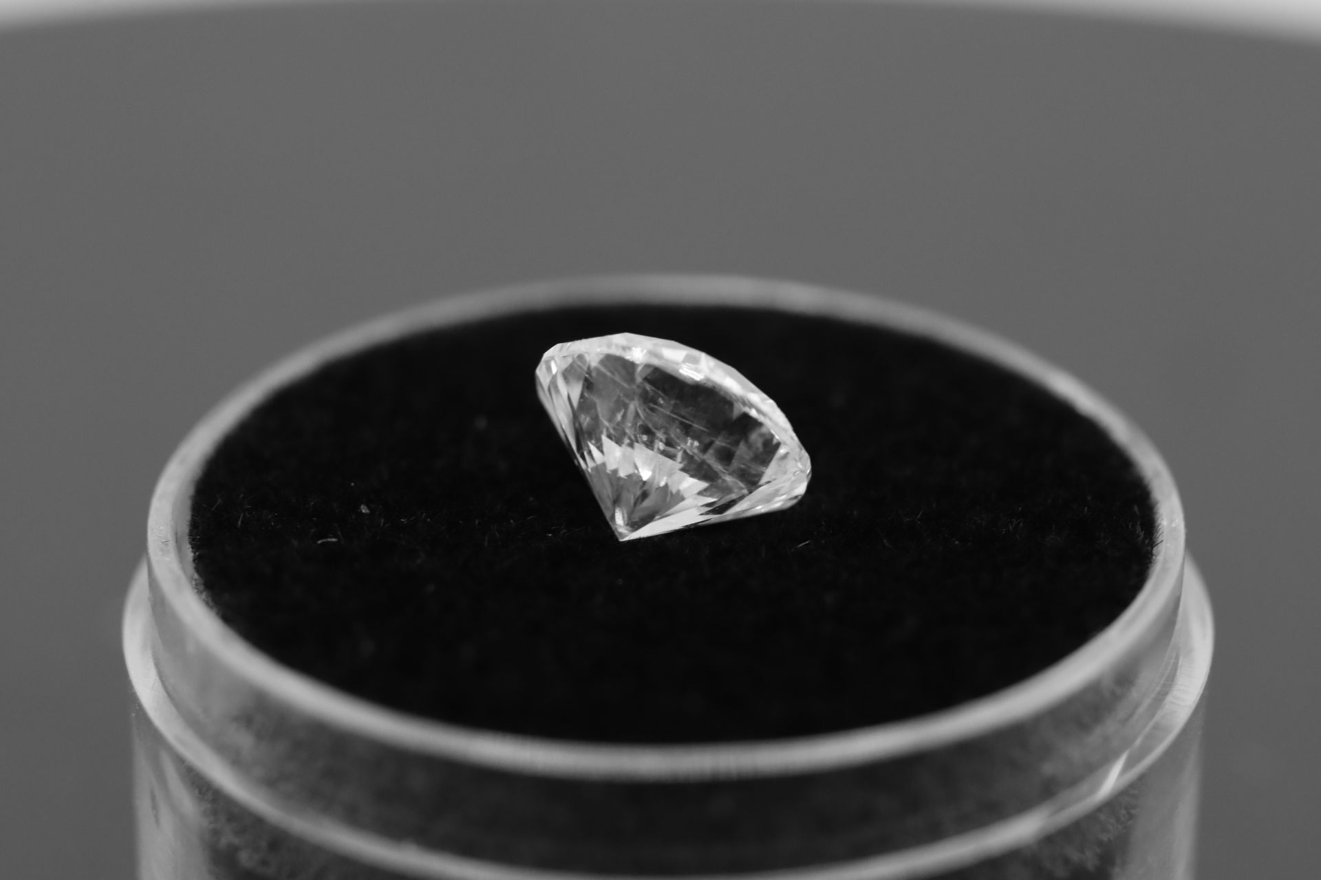 Single - Round Brilliant Cut Natural Diamond 2.00 Carat Colour D Clarity VS2 - AGI Cert DL190531057 - Image 7 of 12