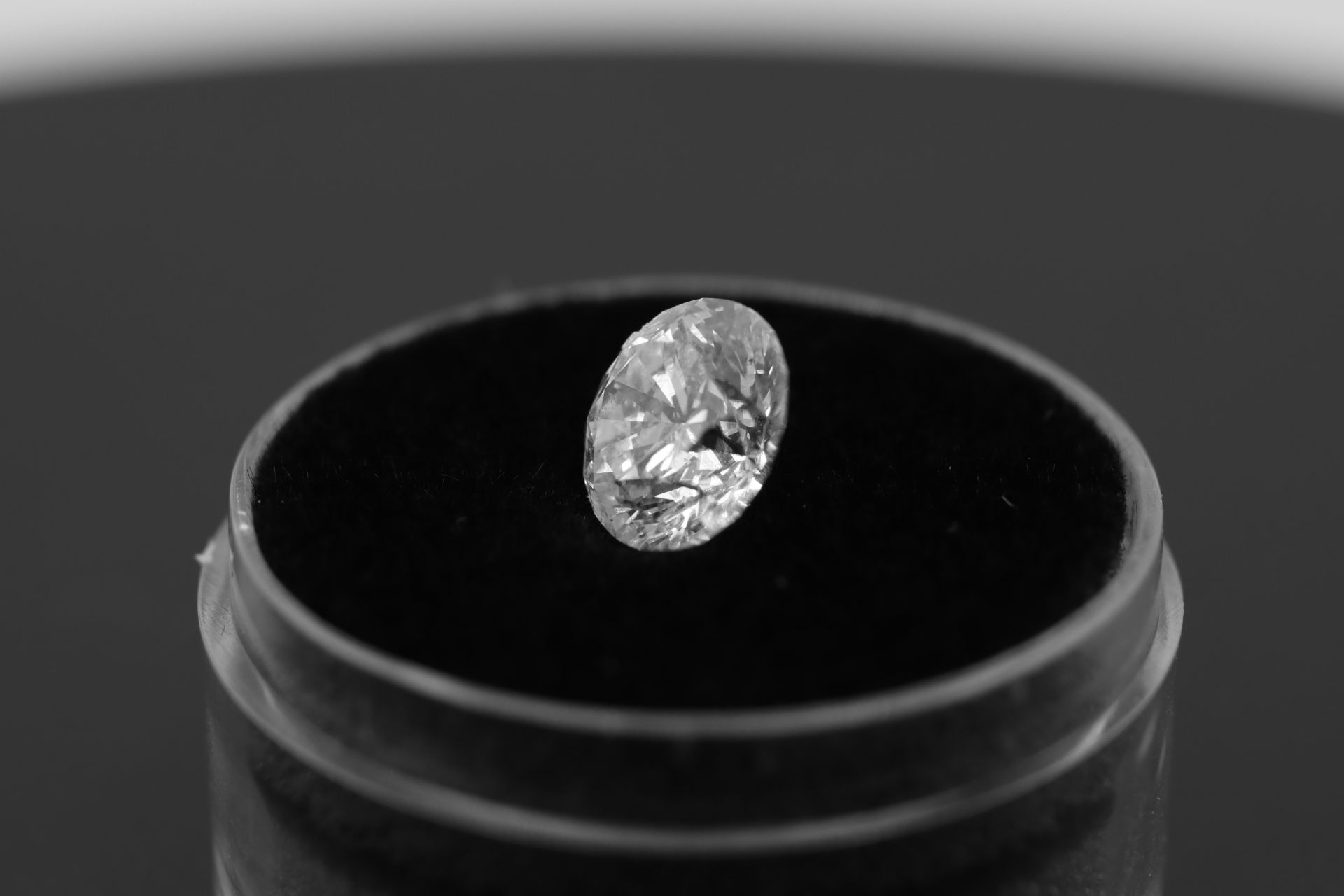 Single - Round Brilliant Cut Natural Diamond 2.00 Carat Colour D Clarity VS2 - AGI Cert DL190531057 - Image 3 of 12