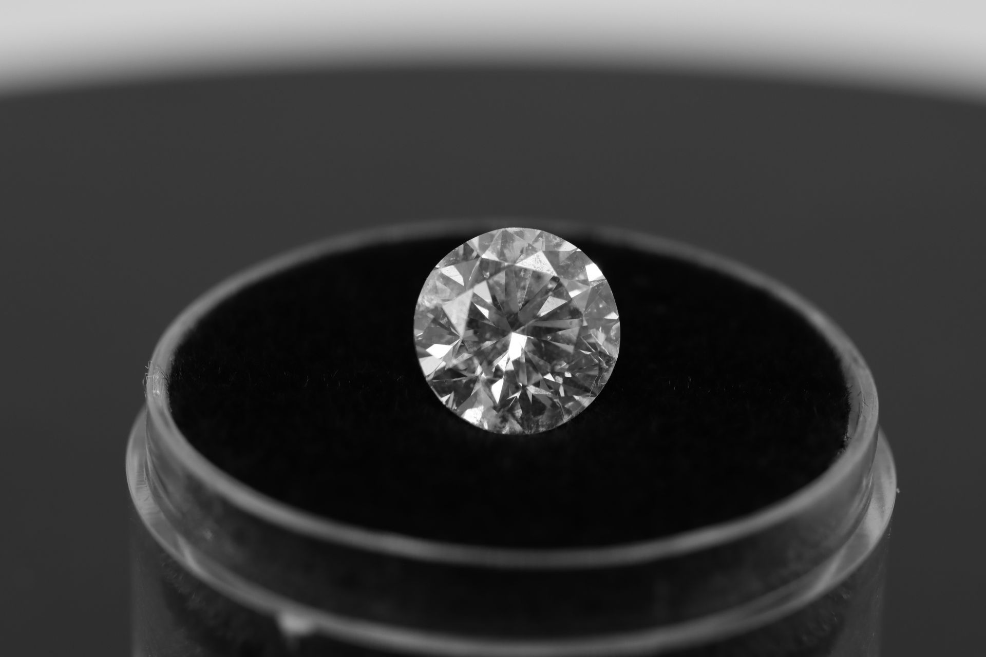 Single - Round Brilliant Cut Natural Diamond 2.06 Carat Colour F Clarity VS2 -DL220170