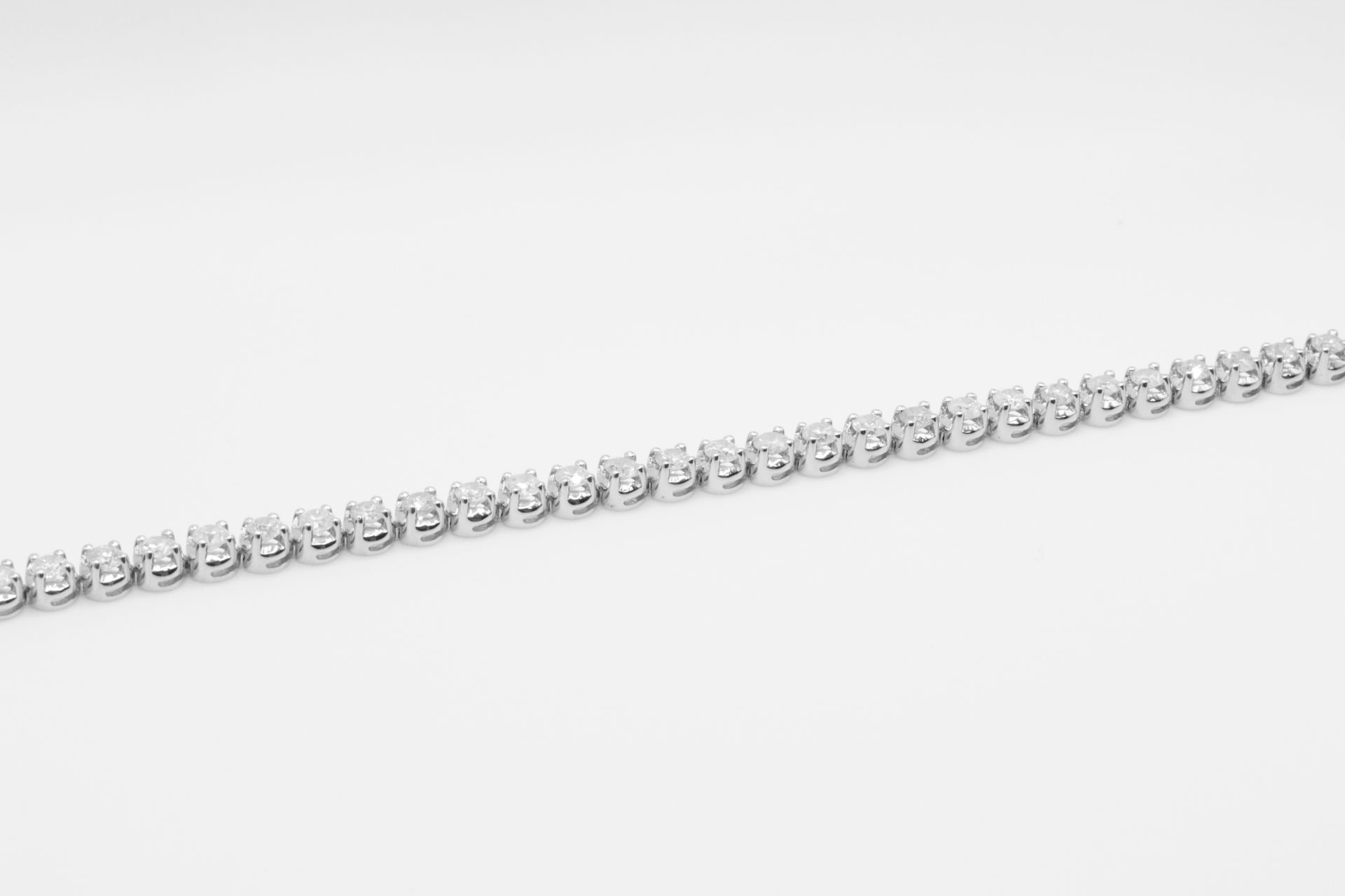 7.0 Carat 18ct White Gold Tennis Bracelet set with Round Brilliant Cut Natural Diamonds - Image 5 of 16