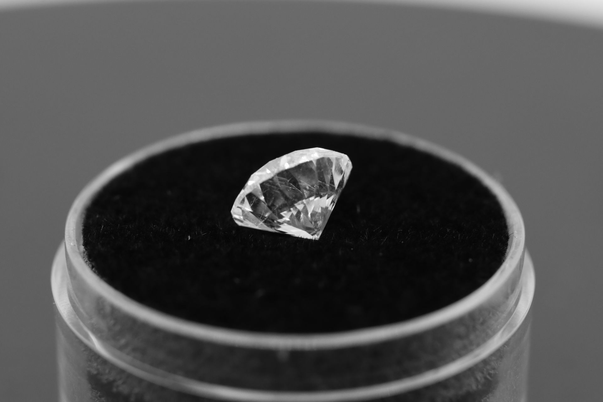 Single - Round Brilliant Cut Natural Diamond 2.06 Carat Colour F Clarity VS2 -DL220170 - Image 5 of 12