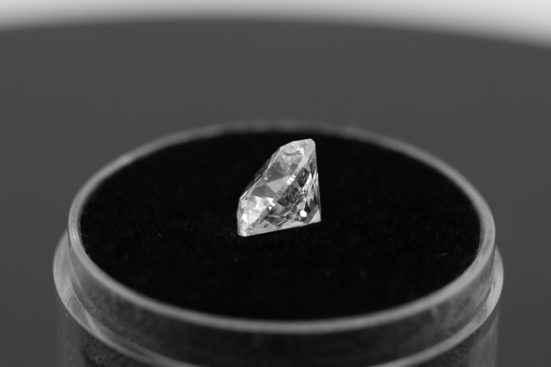 Single - Round Brilliant Cut Natural Diamond 2.06 Carat Colour F Clarity VS2 -DL220170 - Image 12 of 12