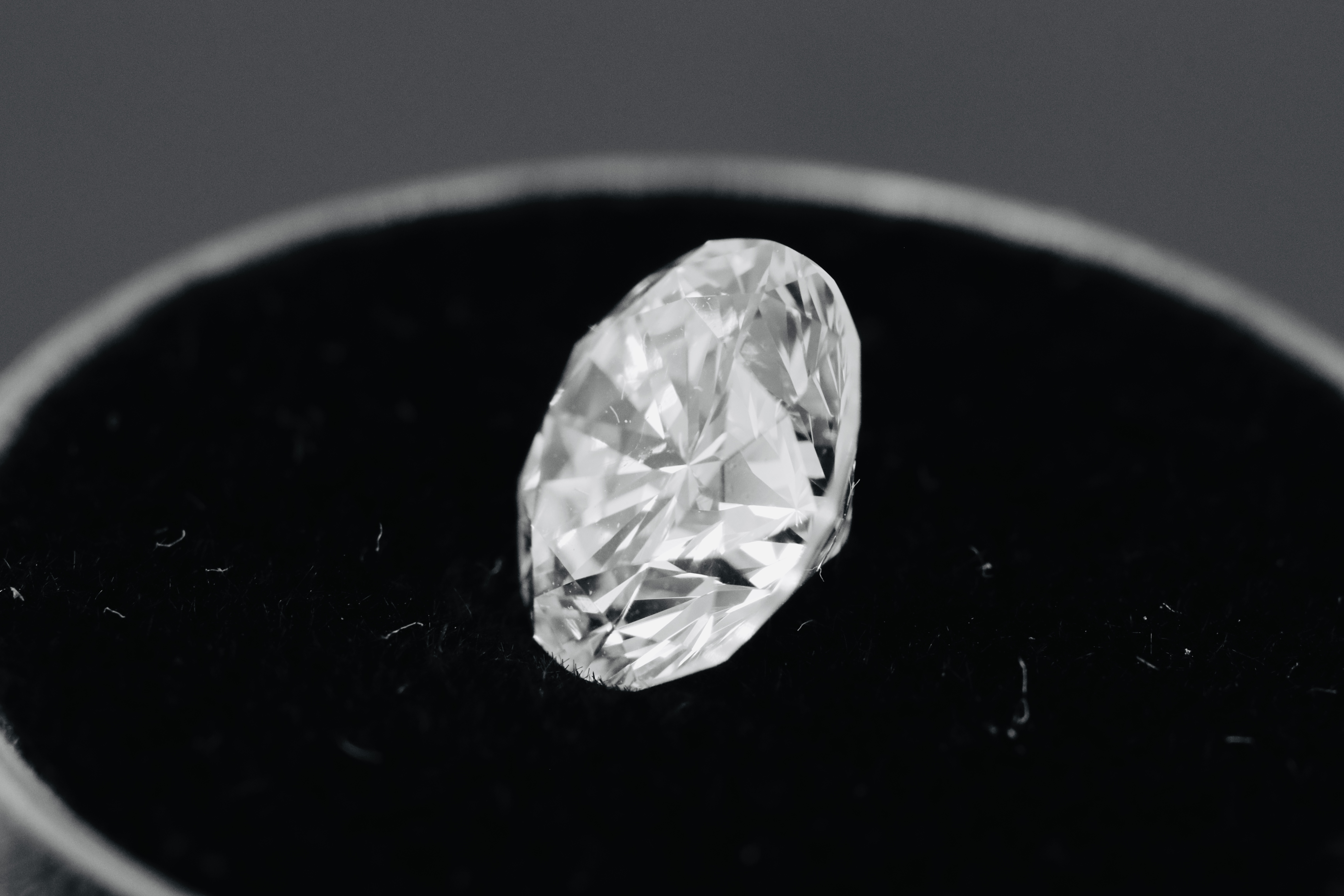 Single - Round Brilliant Cut Natural Diamond 2.03 Carat Colour H Clarity VS1 - EGL 1556059738 - Image 8 of 13