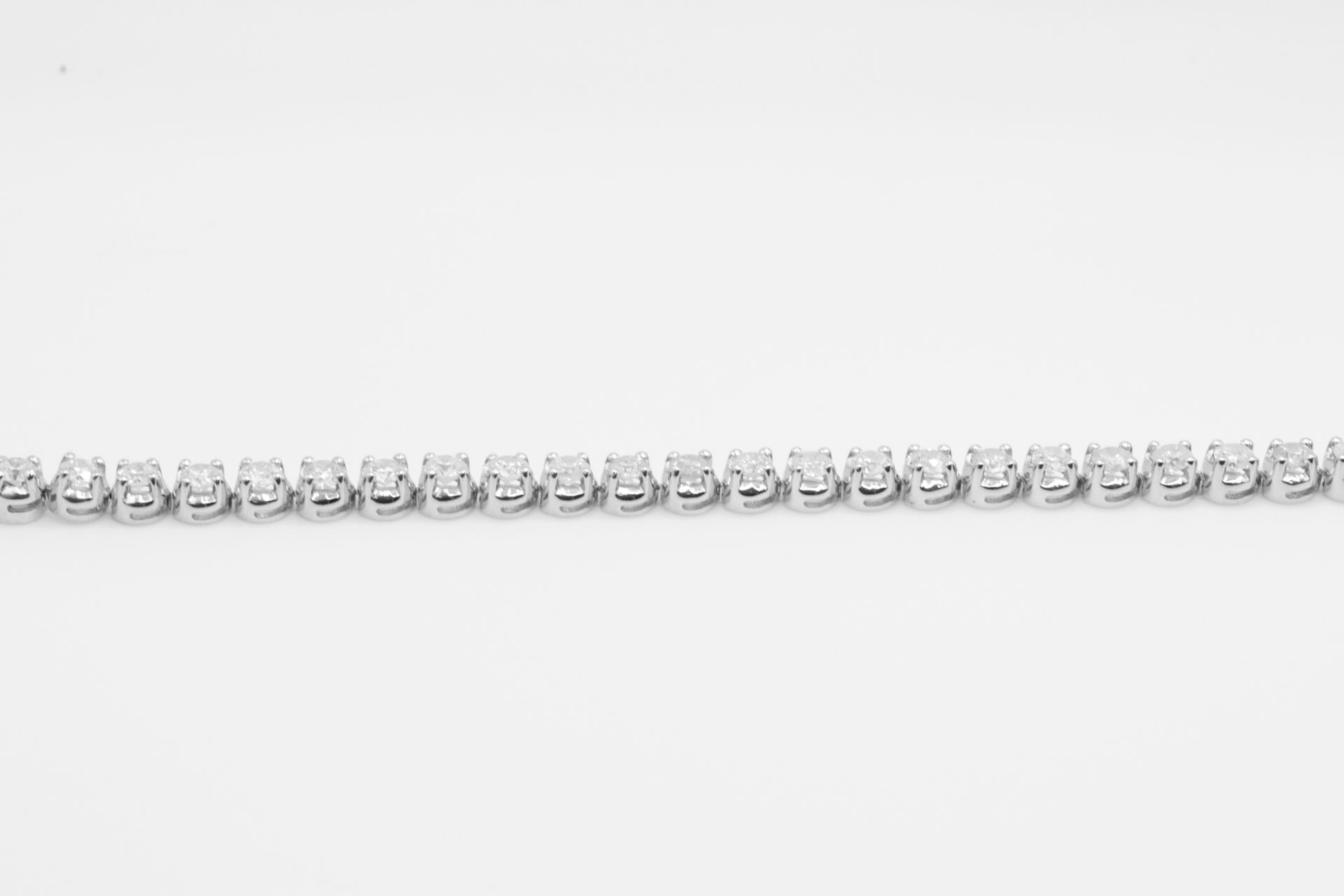 7.0 Carat 18ct White Gold Tennis Bracelet set with Round Brilliant Cut Natural Diamonds - Image 7 of 16