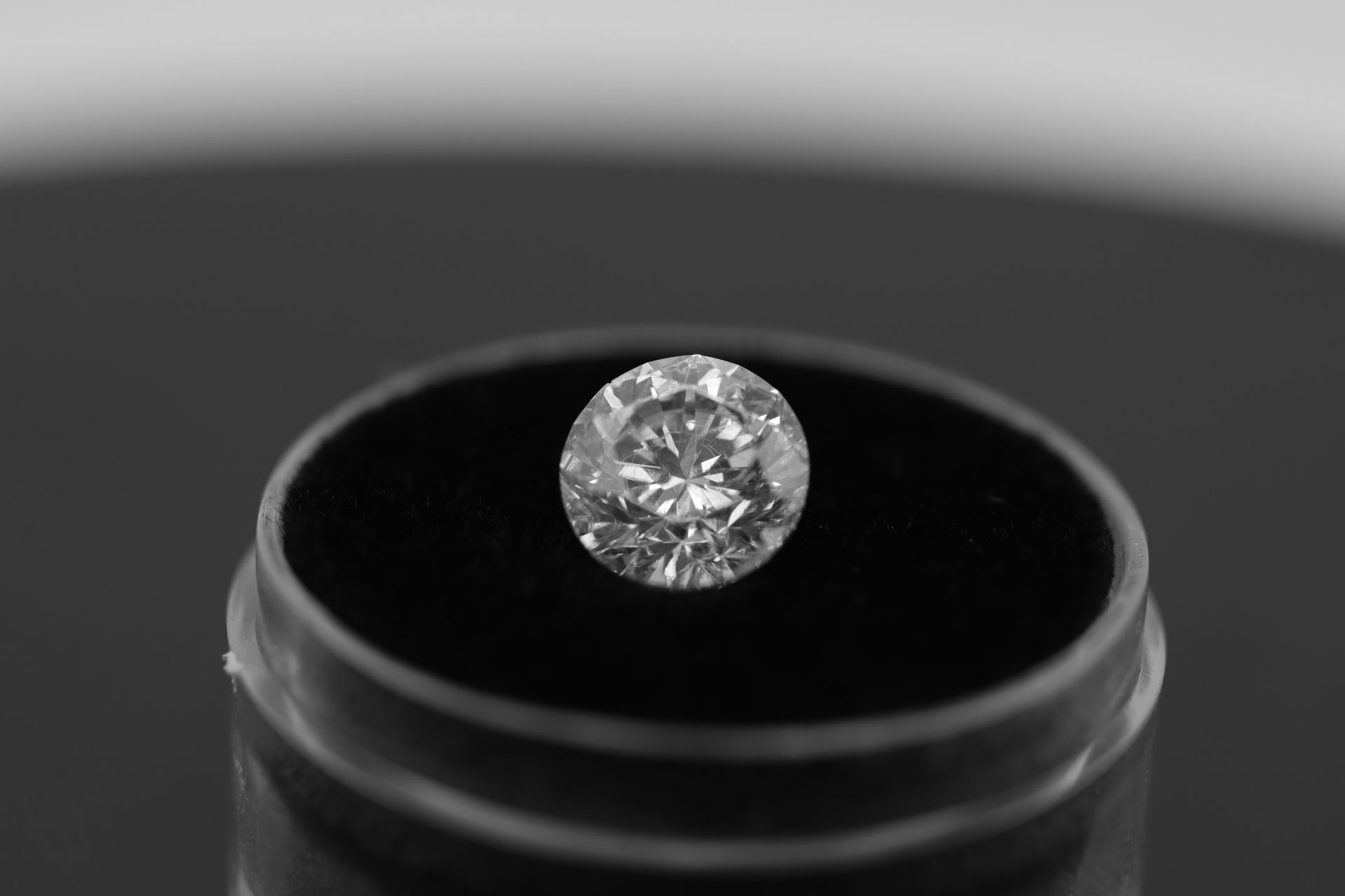 Single - Round Brilliant Cut Natural Diamond 2.07 Carat Colour E Clarity VS2 - DGI 142557706 - Image 6 of 14