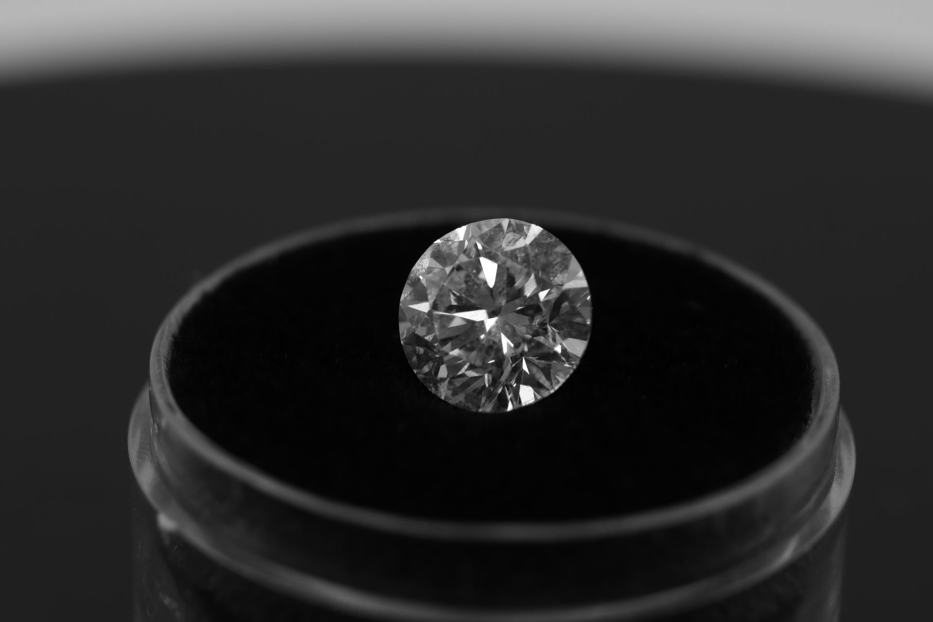 Single - Round Brilliant Cut Natural Diamond 2.06 Carat Colour F Clarity VS2 -DL220170 - Image 10 of 12