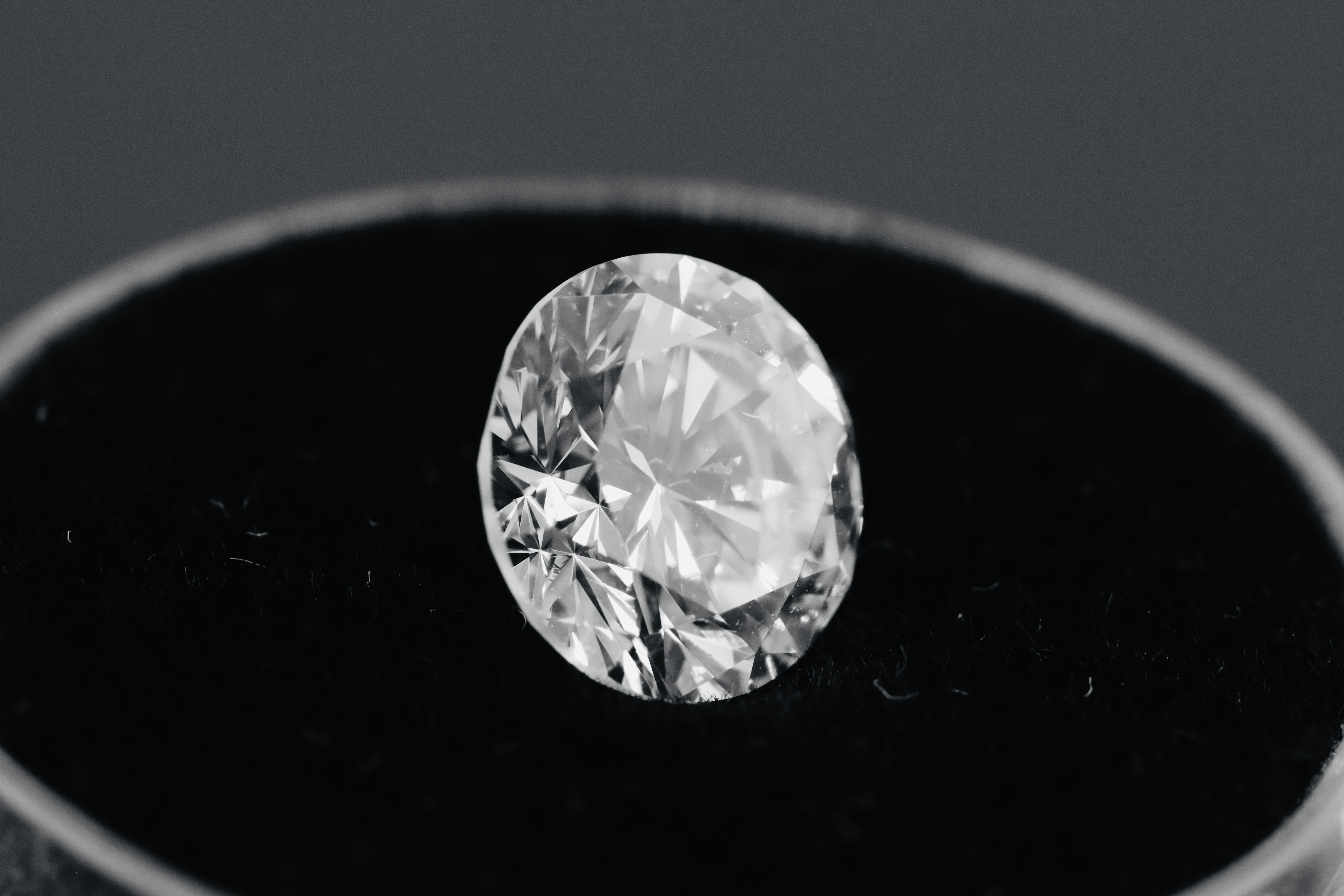 Single - Round Brilliant Cut Natural Diamond 2.03 Carat Colour H Clarity VS1 - EGL 1556059738 - Image 12 of 13