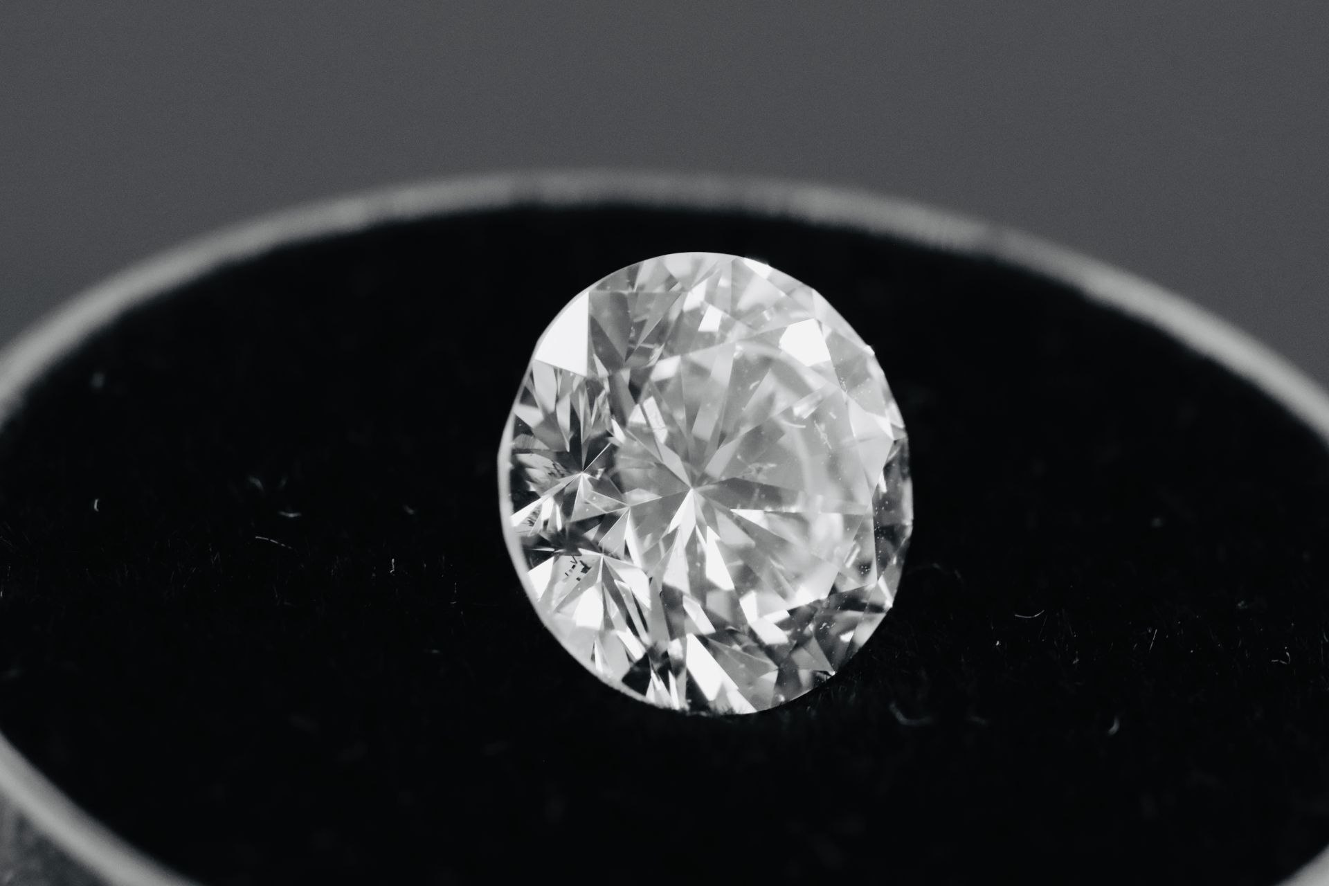 Single - Round Brilliant Cut Natural Diamond 2.03 Carat Colour H Clarity VS1 - EGL 1556059738 - Image 6 of 13