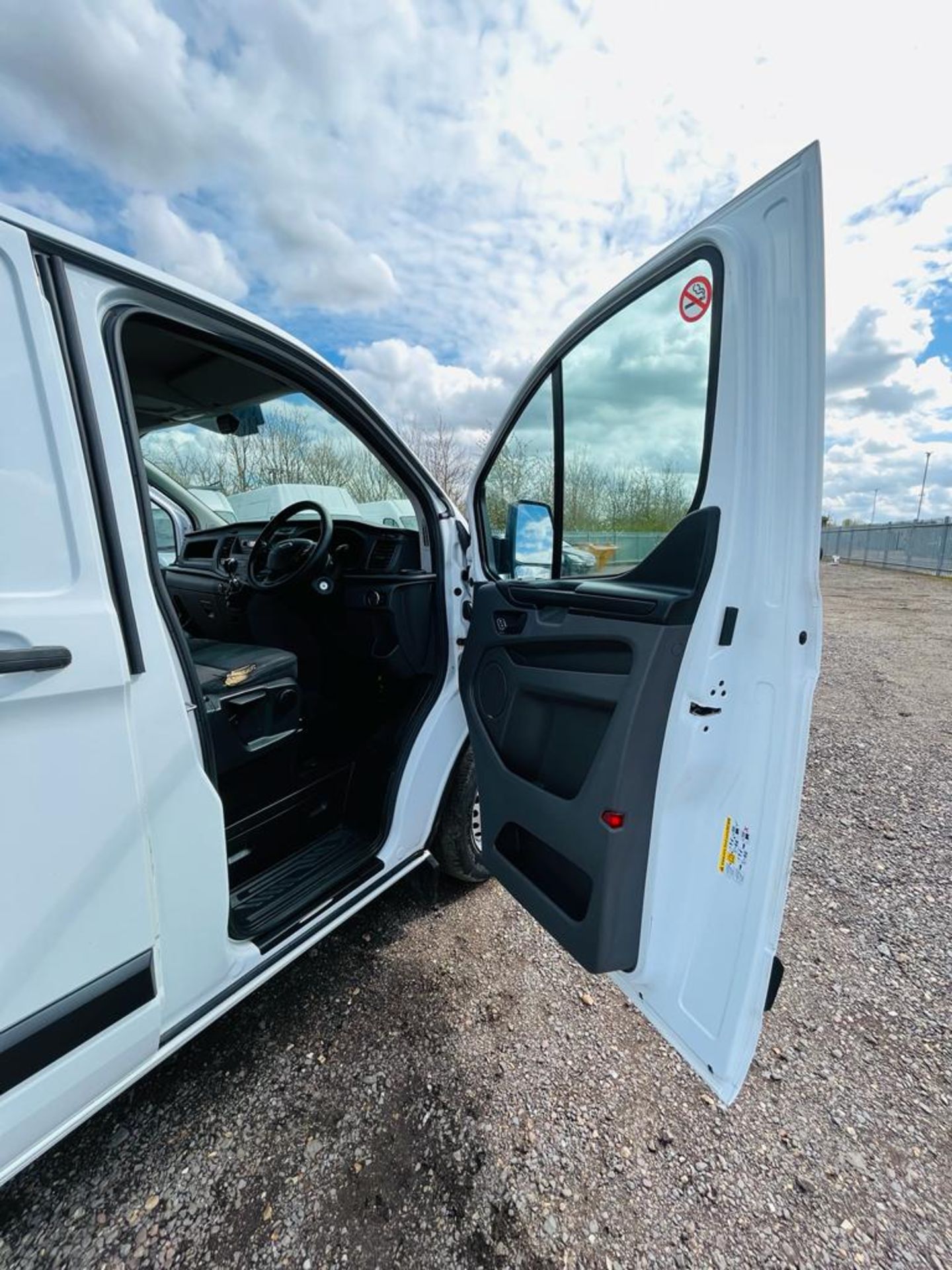 ** ON SALE ** Ford Transit Custom 2.0 TDCI EcoBlue 280 LWB H1 Base 2019 '19 Reg' Fridge /Freezer - Image 14 of 26