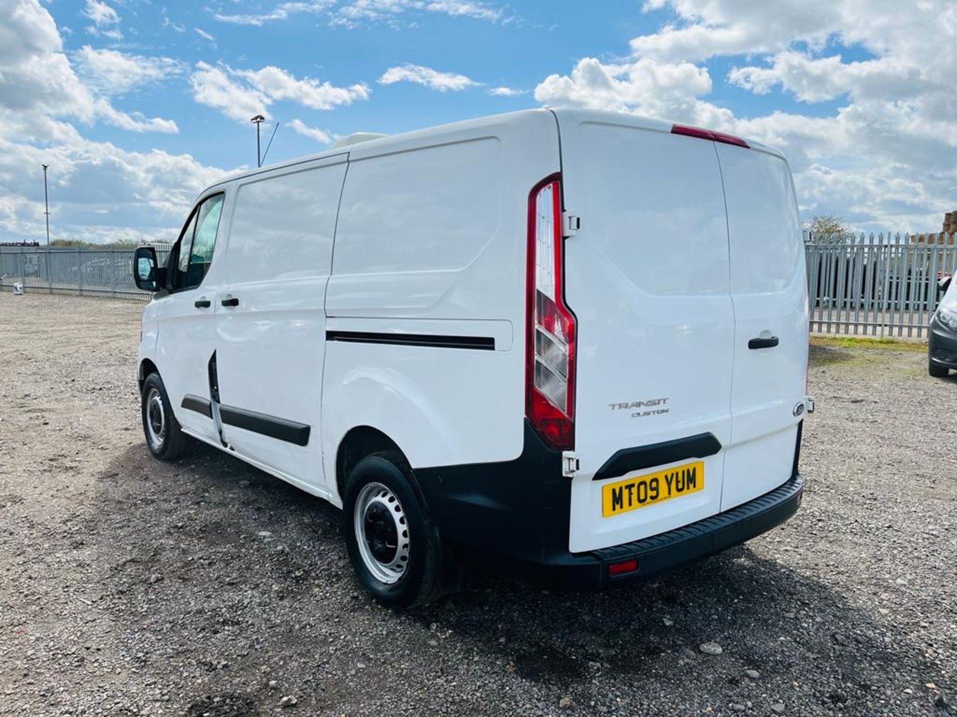 ** ON SALE ** Ford Transit Custom 2.0 TDCI EcoBlue 280 LWB H1 Base 2019 '19 Reg' Fridge /Freezer - Image 7 of 26