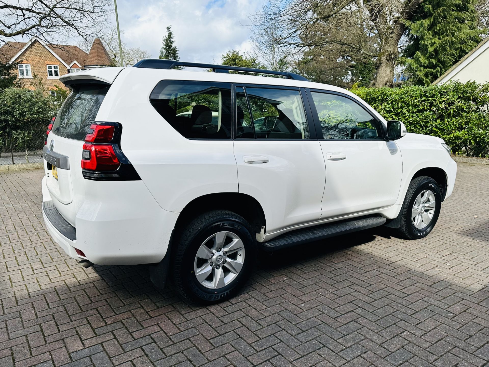 Toyota Land Cruiser Active 2.8 D-4D Auto 204 2023 '23 Reg' Sat Nav -A/C- ULEZ Compliant- 76 Miles - Image 10 of 47