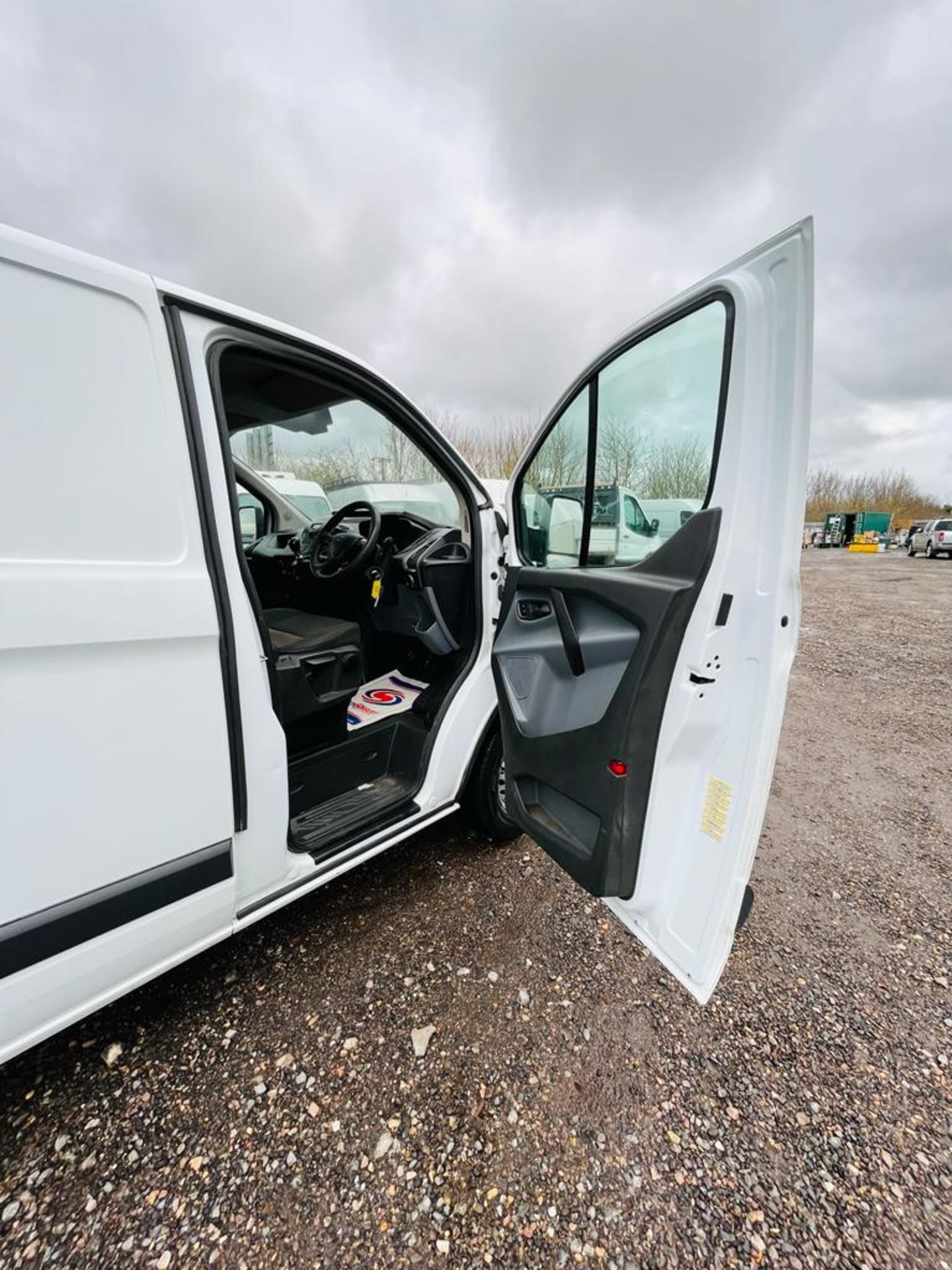 ** ON SALE ** Ford Transit Custom 2.2 TDCI 290 EcoTech 2015 '15 Reg' Panel Van - Image 13 of 25