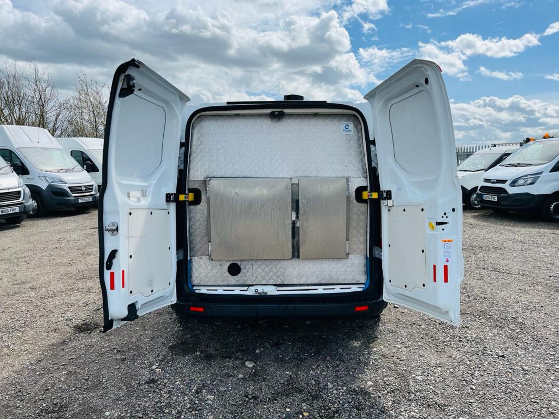 ** ON SALE ** Ford Transit Custom 2.0 TDCI EcoBlue 280 LWB H1 Base 2019 '19 Reg' Fridge /Freezer - Image 11 of 26