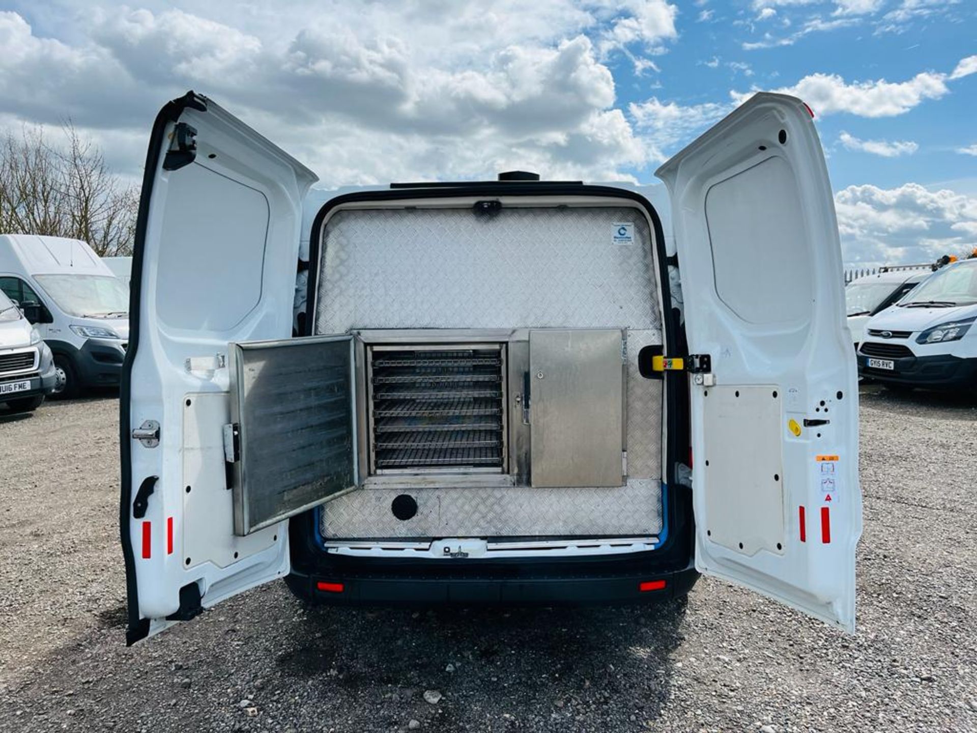 ** ON SALE ** Ford Transit Custom 2.0 TDCI EcoBlue 280 LWB H1 Base 2019 '19 Reg' Fridge /Freezer - Image 10 of 26