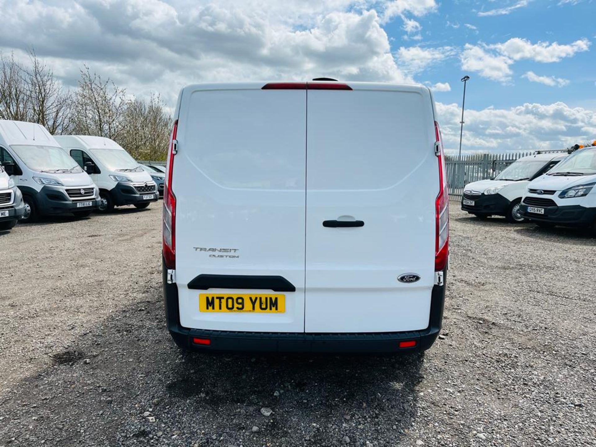 ** ON SALE ** Ford Transit Custom 2.0 TDCI EcoBlue 280 LWB H1 Base 2019 '19 Reg' Fridge /Freezer - Image 8 of 26