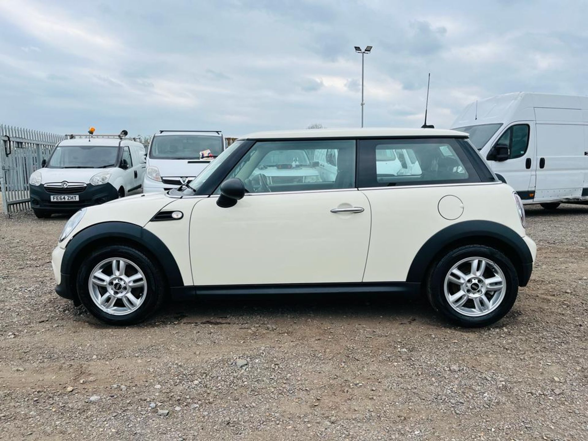 ** ON SALE ** Mini One 1.6 100 2012 '62 Reg' A/C - No Vat - Only 50,572 Miles - ULEZ Compliant - Image 4 of 22