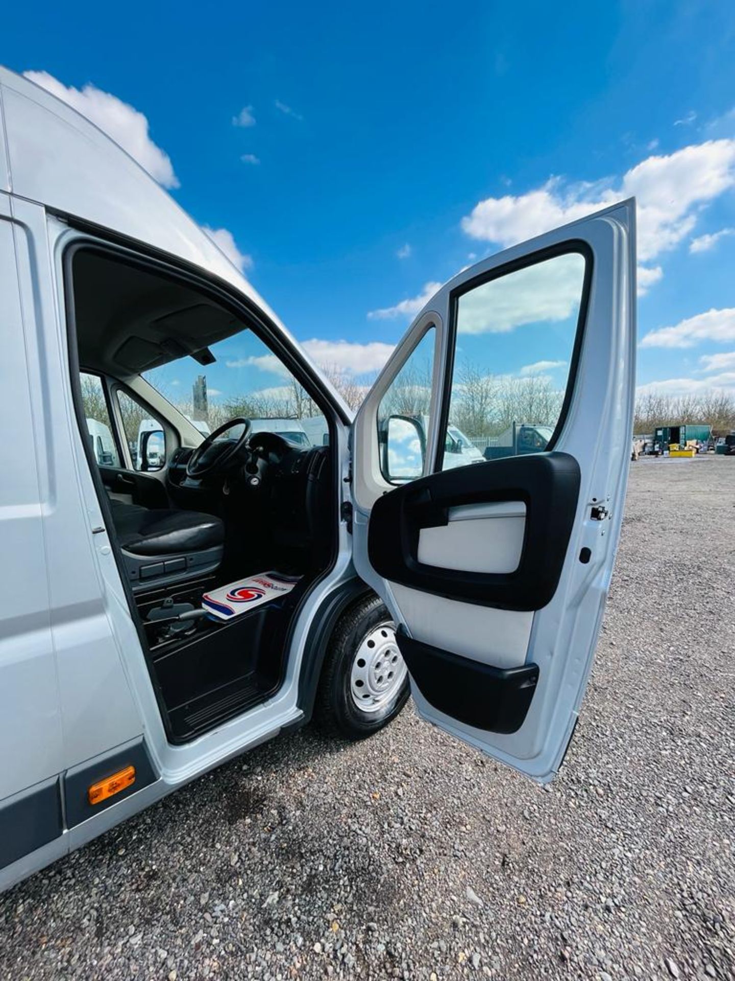 ** ON SALE ** Peugeot Boxer 2.0 BlueHDI Professional L4 H2 2017 '17 Reg' A/C - Sat Nav - Image 11 of 23