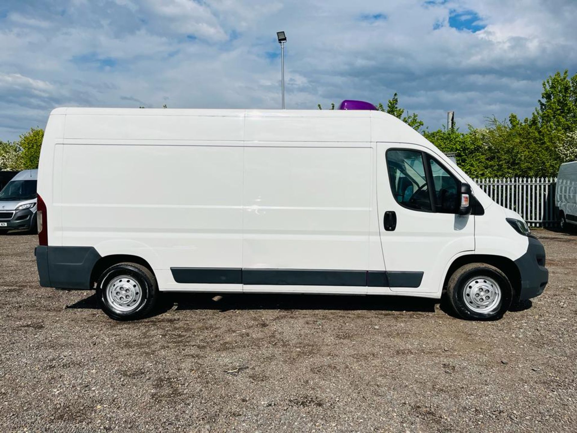 ** ON SALE ** Peugeot Boxer 335 2.0 BlueHDI 130 L3 H2 2017 '67 Reg' - GAH Fridge / Freezer - Sat Nav - Image 11 of 25