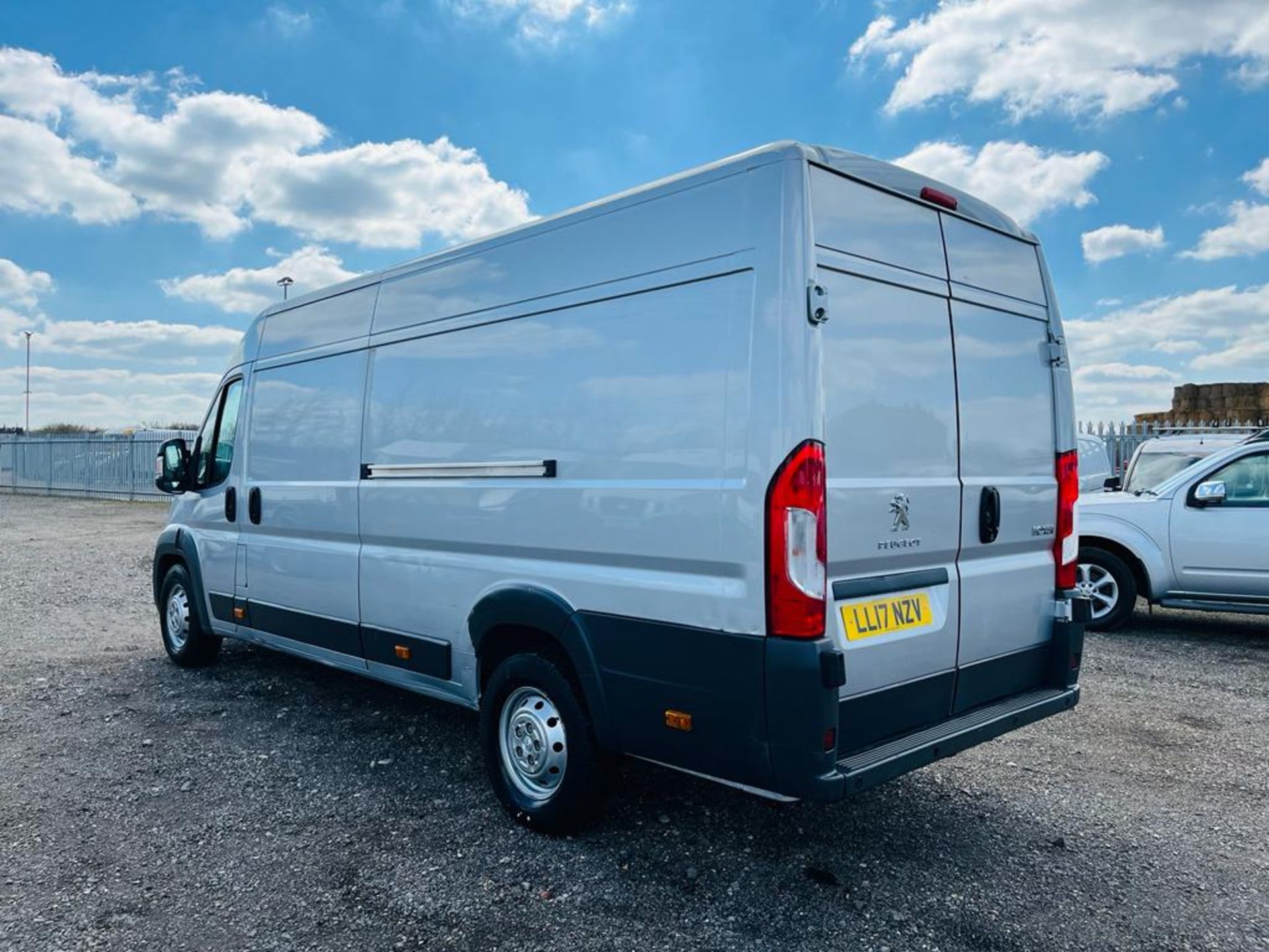 ** ON SALE ** Peugeot Boxer 2.0 BlueHDI Professional L4 H2 2017 '17 Reg' A/C - Sat Nav - Image 6 of 23