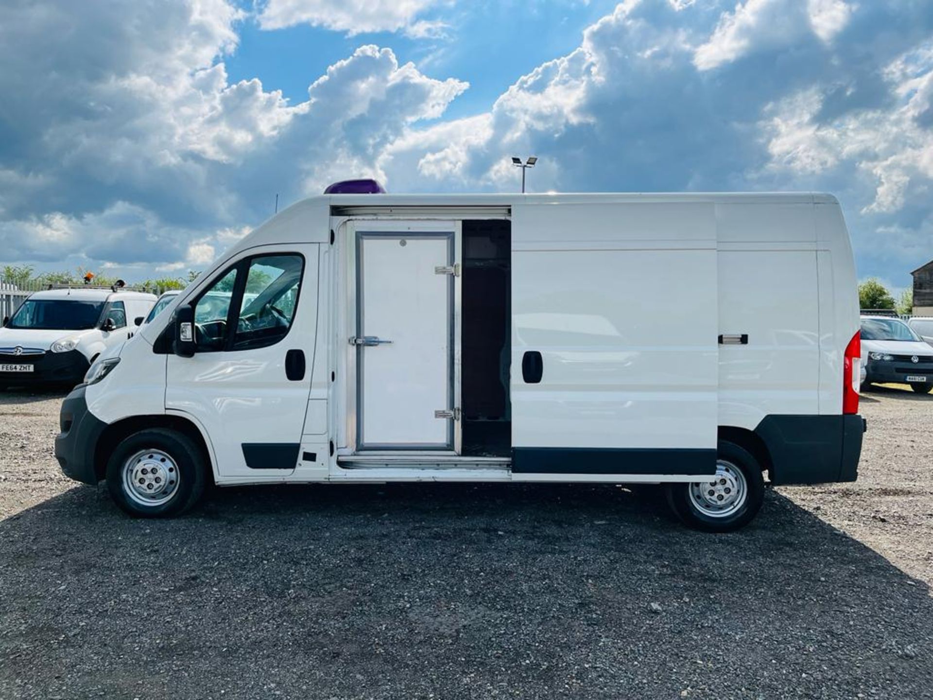 ** ON SALE ** Peugeot Boxer 335 2.0 BlueHDI 130 L3 H2 2017 '67 Reg' - GAH Fridge / Freezer - Sat Nav - Image 5 of 25