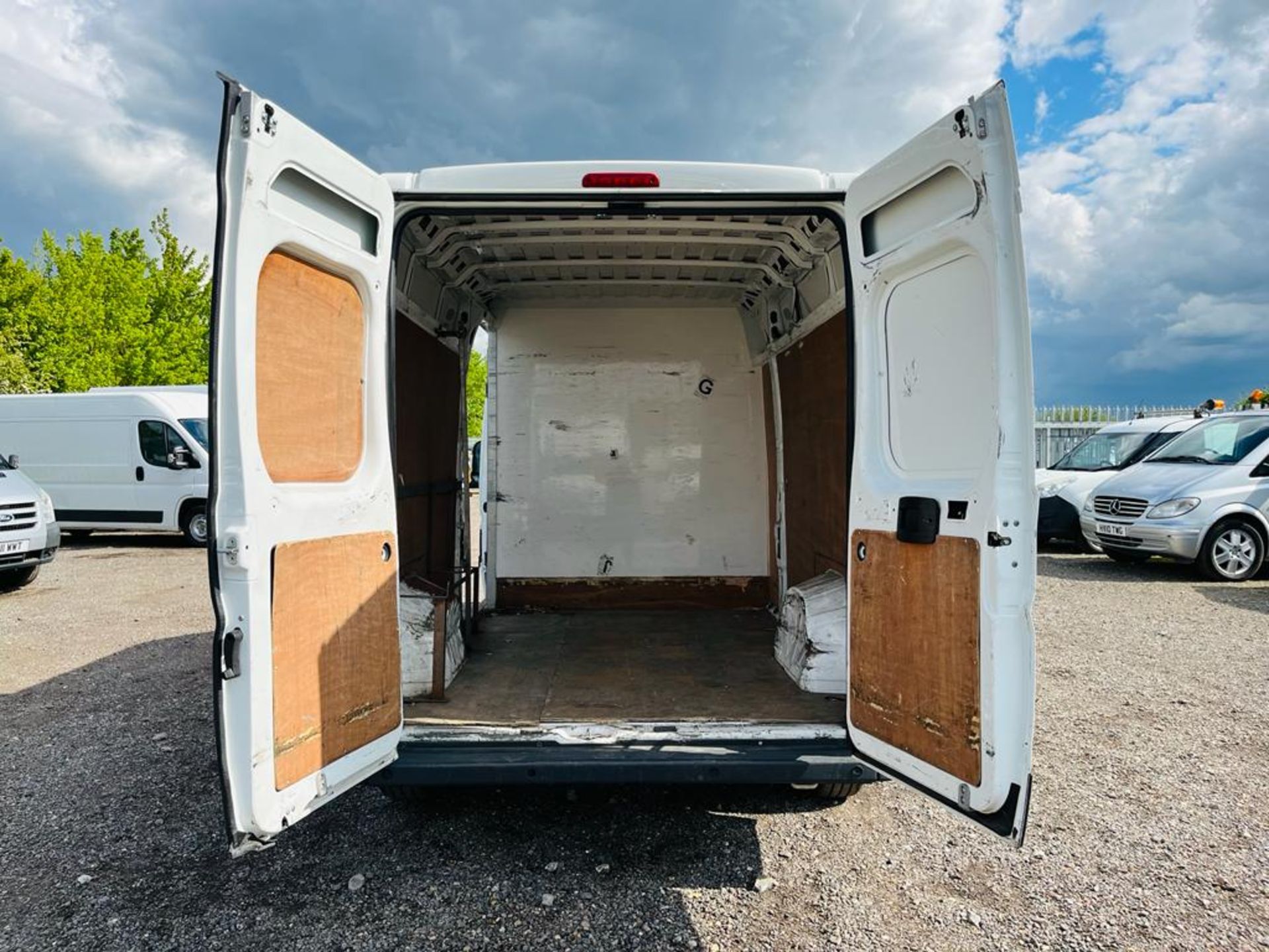 ** ON SALE ** Peugeot Boxer 335 2.0 BlueHDI 130 L3 H2 2017 '67 Reg' - GAH Fridge / Freezer - Sat Nav - Image 9 of 25