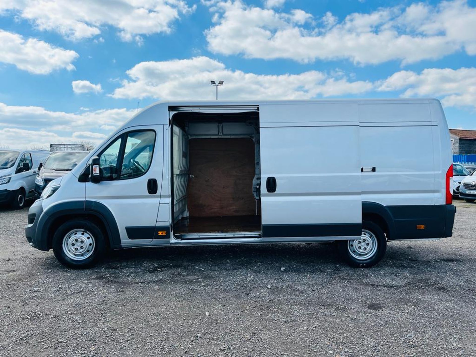 ** ON SALE ** Peugeot Boxer 2.0 BlueHDI Professional L4 H2 2017 '17 Reg' A/C - Sat Nav - Image 5 of 23