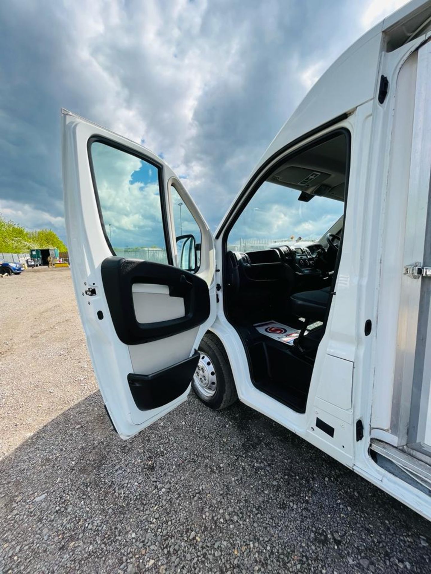 ** ON SALE ** Peugeot Boxer 335 2.0 BlueHDI 130 L3 H2 2017 '67 Reg' - GAH Fridge / Freezer - Sat Nav - Image 19 of 25