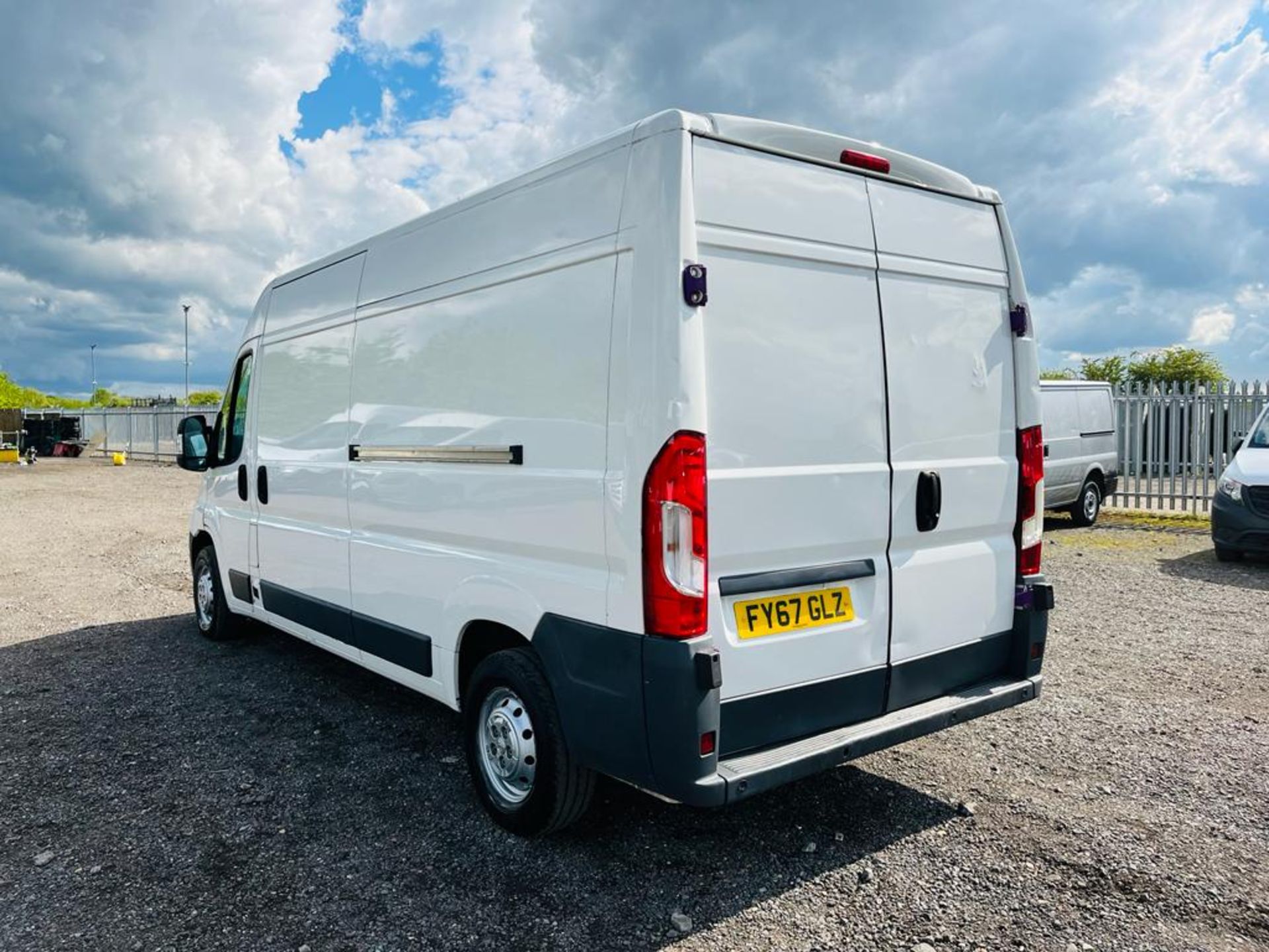 ** ON SALE ** Peugeot Boxer 335 2.0 BlueHDI 130 L3 H2 2017 '67 Reg' - GAH Fridge / Freezer - Sat Nav - Image 7 of 25