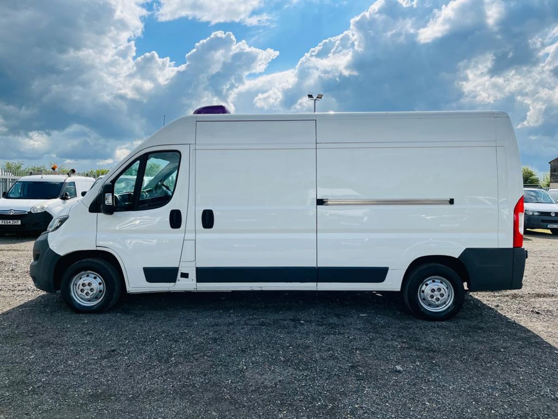 ** ON SALE ** Peugeot Boxer 335 2.0 BlueHDI 130 L3 H2 2017 '67 Reg' - GAH Fridge / Freezer - Sat Nav - Image 4 of 25