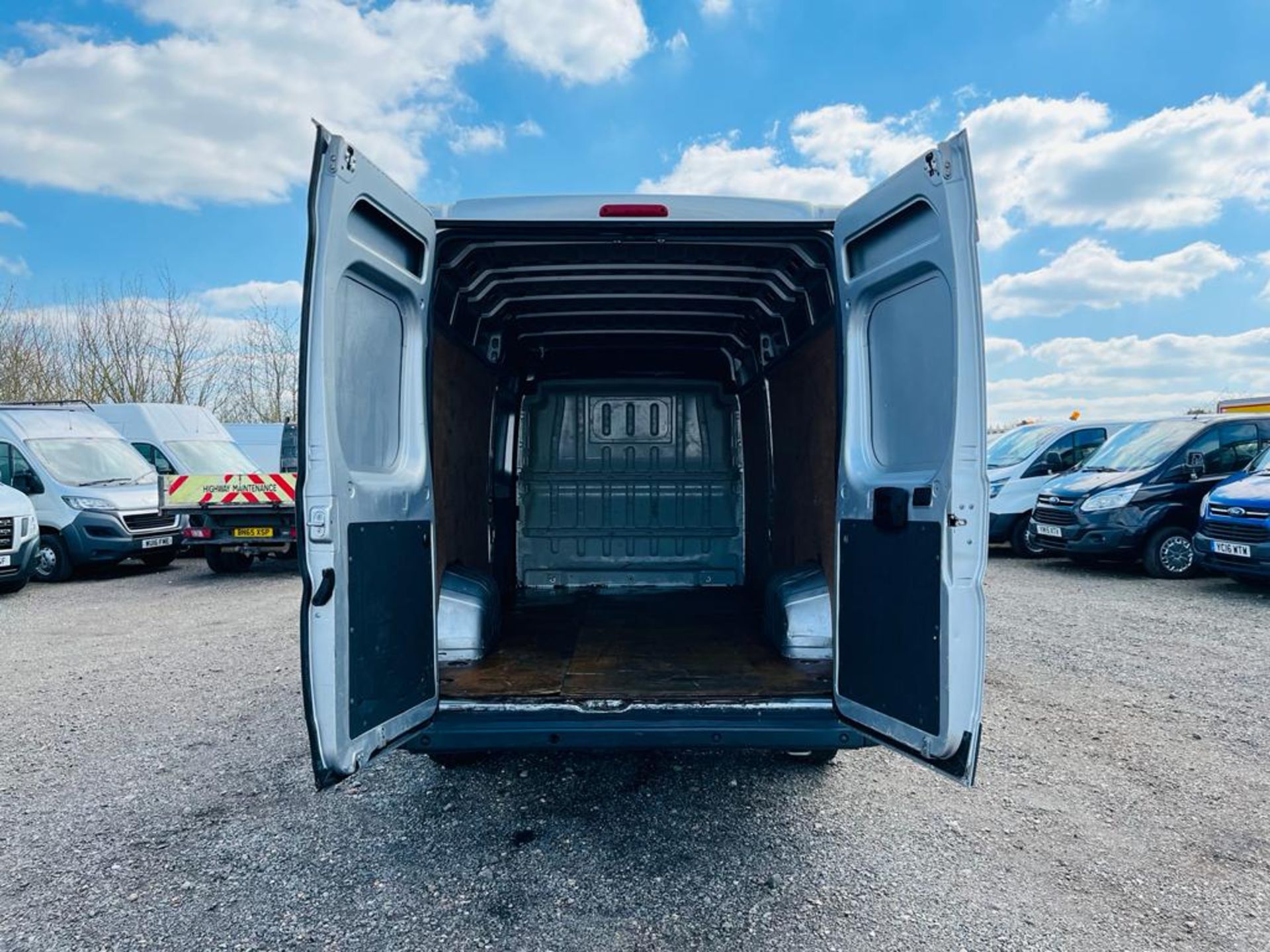 ** ON SALE ** Peugeot Boxer 2.0 BlueHDI Professional L4 H2 2017 '17 Reg' A/C - Sat Nav - Image 8 of 23