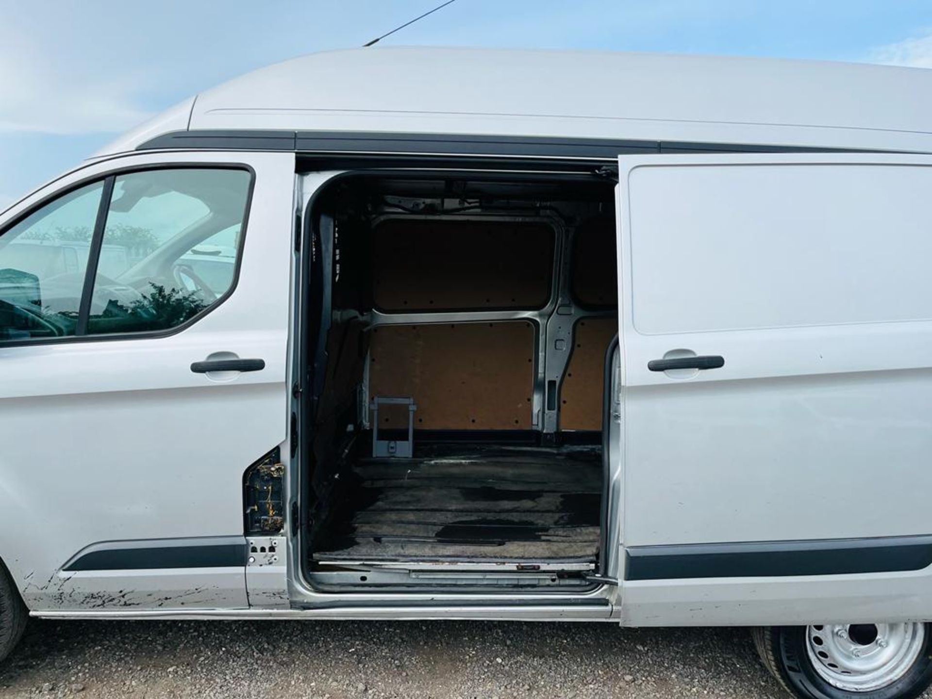 Ford Transit Custom 330 E-Tec 2.2 TDCI 125 DCIV LWB HI Roof 2014 "14 Reg" - A/C- Parking Sensors - Image 6 of 23