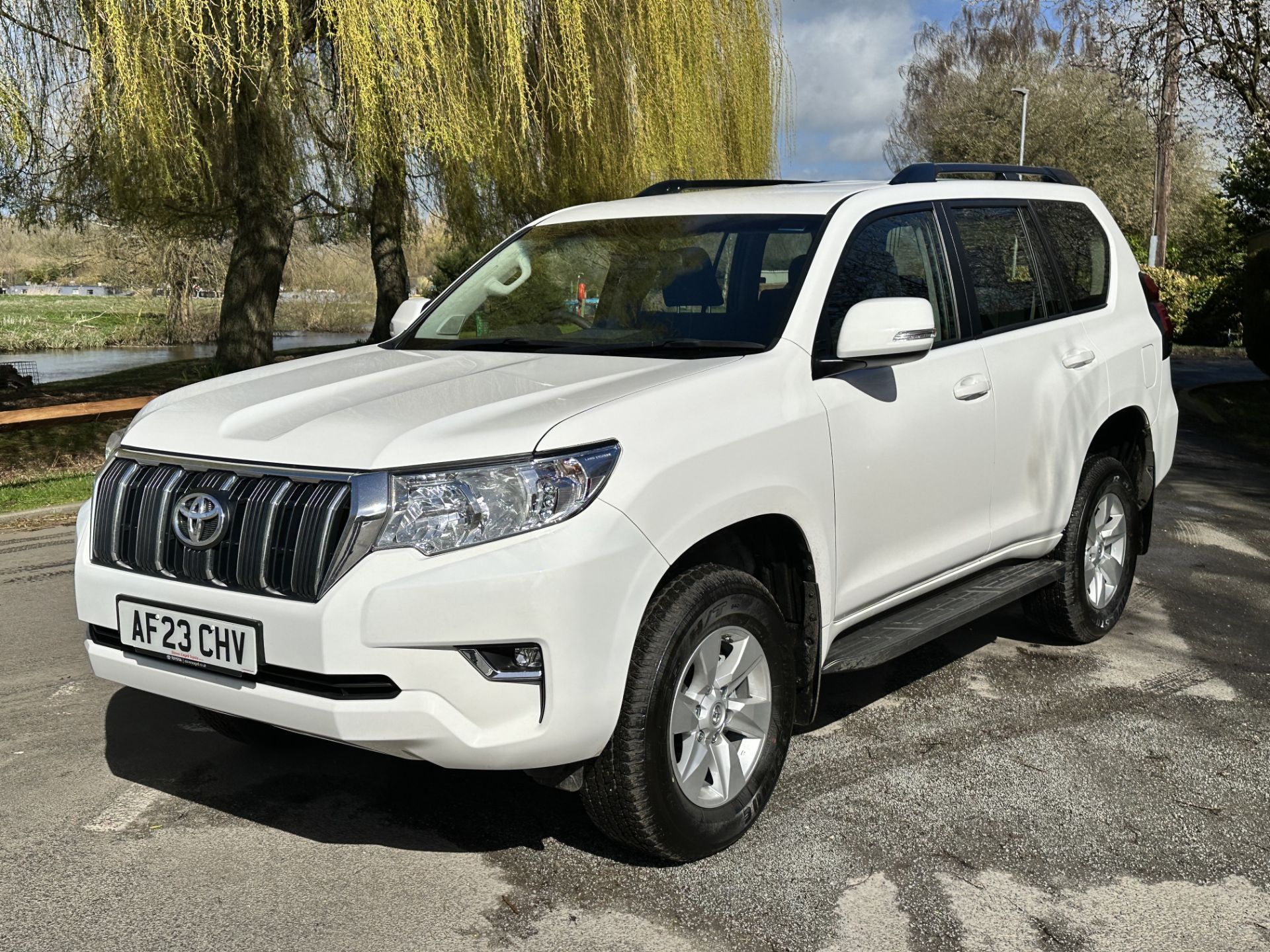 **ON SALE** Toyota Land Cruiser Active 2.8 D-4D Auto 204 2023 '23 Reg' Sat Nav -A/C- ULEZ Compliant - Image 4 of 46