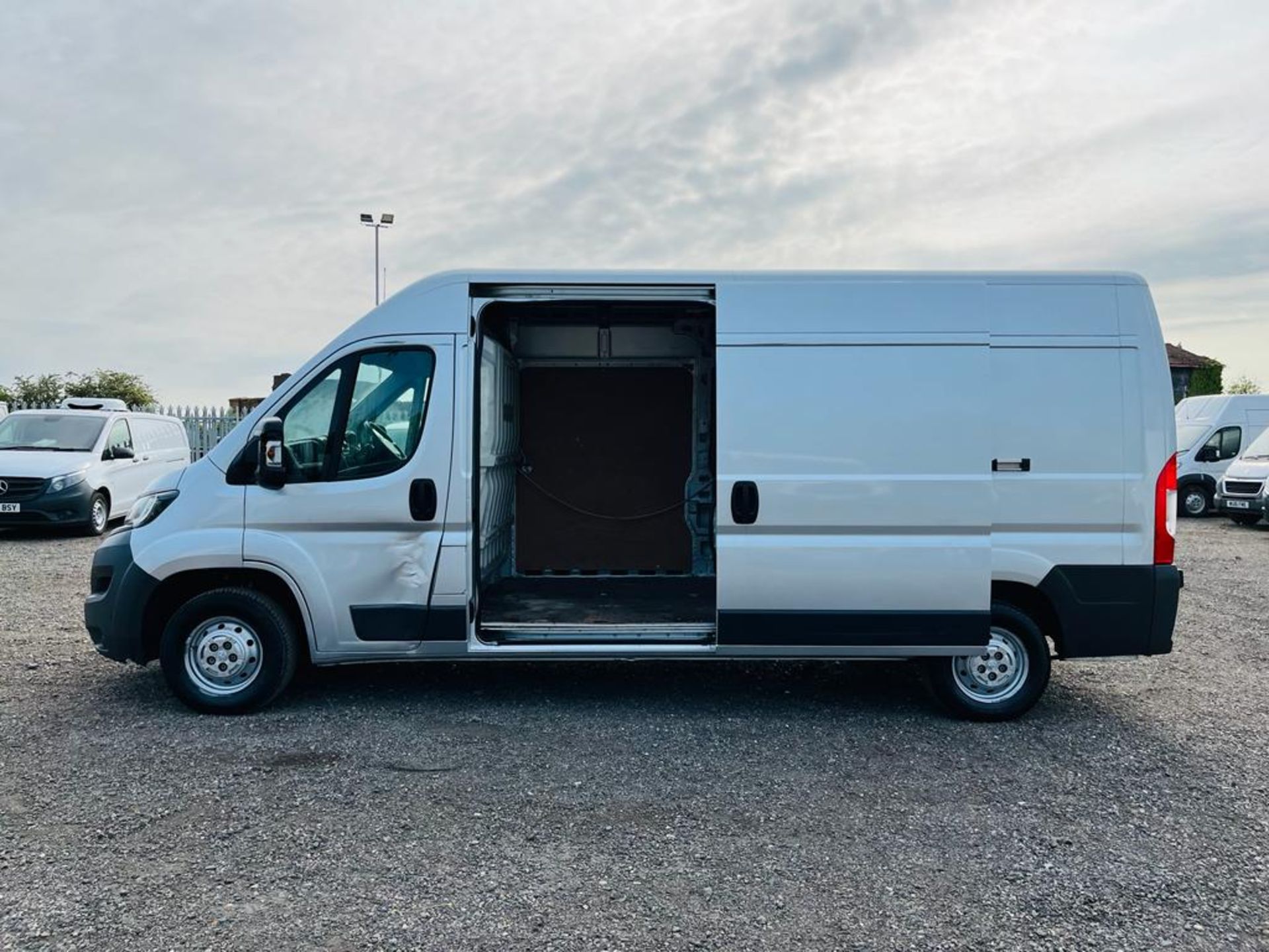 ** ON SALE ** Peugeot Boxer Professional 2.0 BlueHDI L3 H2 2017 '67 Reg' Sat Nav - A/C - No Vat - Image 5 of 24