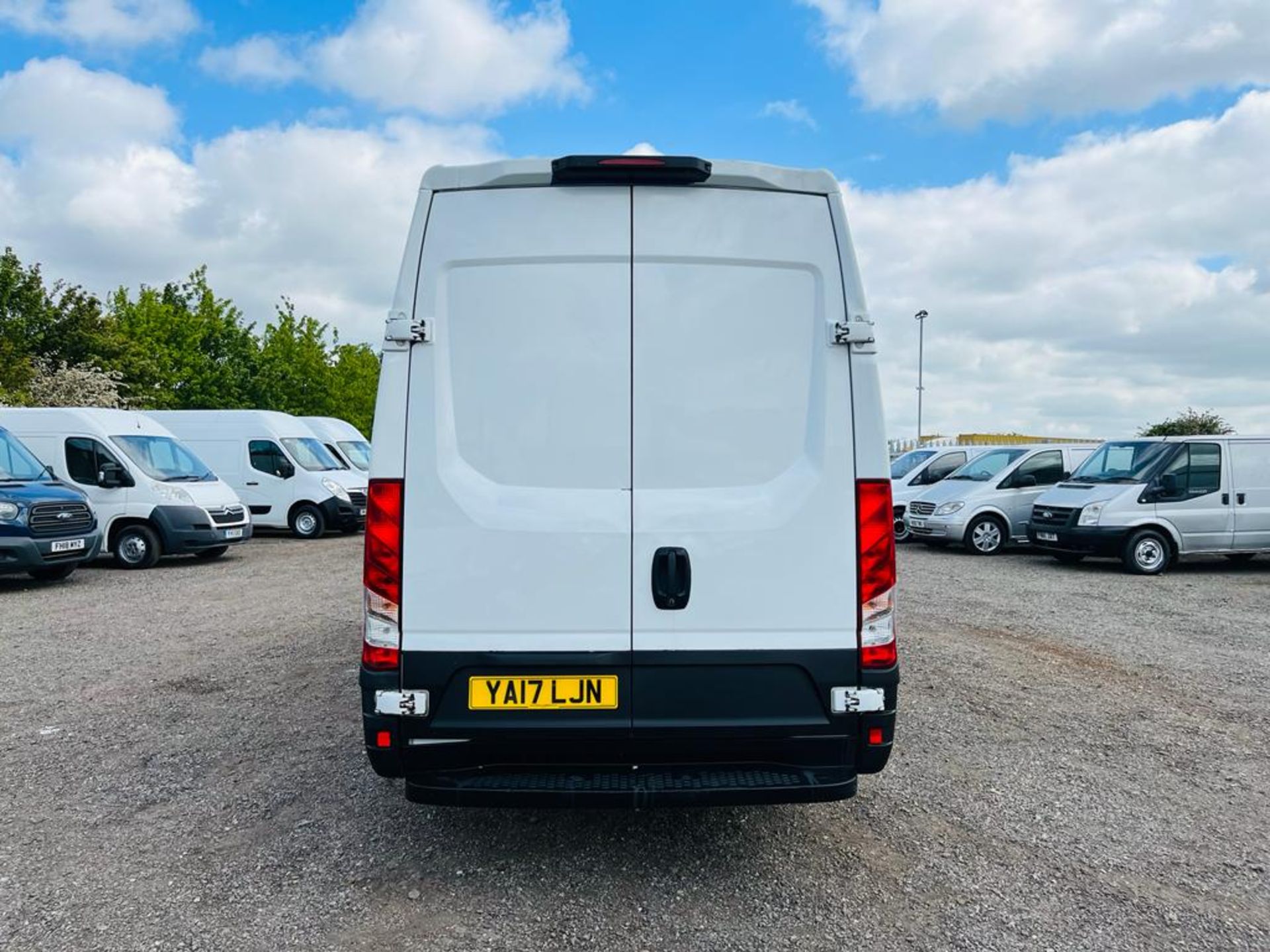 ** ON SALE ** Iveco Daily 35S14V 2.3 HD L2 H3 2017 '17 Reg' Panel Van - ULEZ Compliant - Image 8 of 23