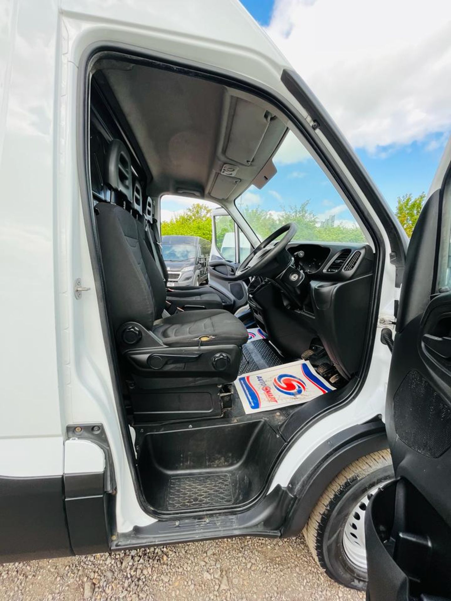 ** ON SALE ** Iveco Daily 35S14V 2.3 HD L2 H3 2017 '17 Reg' Panel Van - ULEZ Compliant - Image 12 of 23