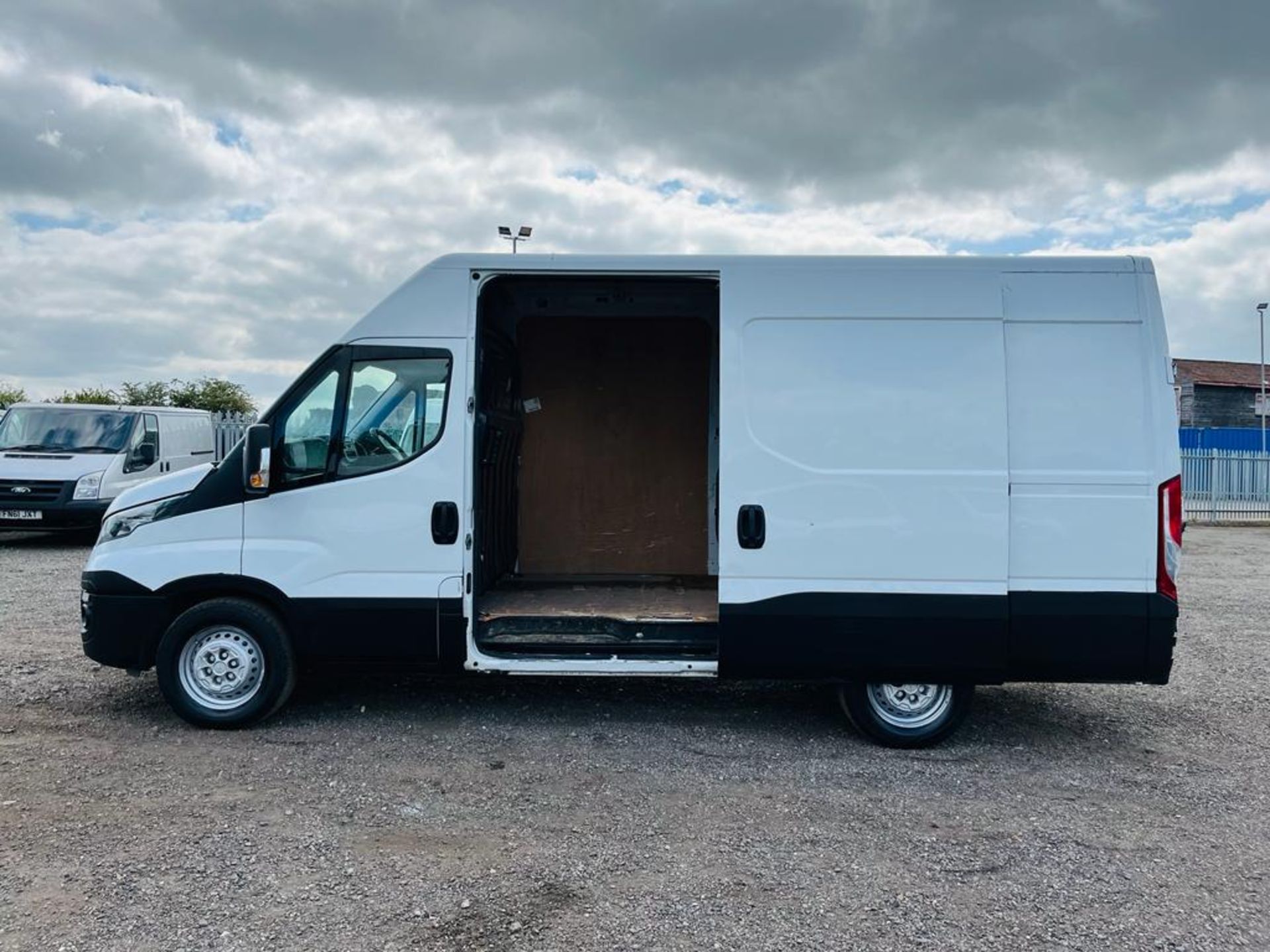 ** ON SALE ** Iveco Daily 35S14V 2.3 HD L2 H3 2017 '17 Reg' Panel Van - ULEZ Compliant - Image 5 of 23