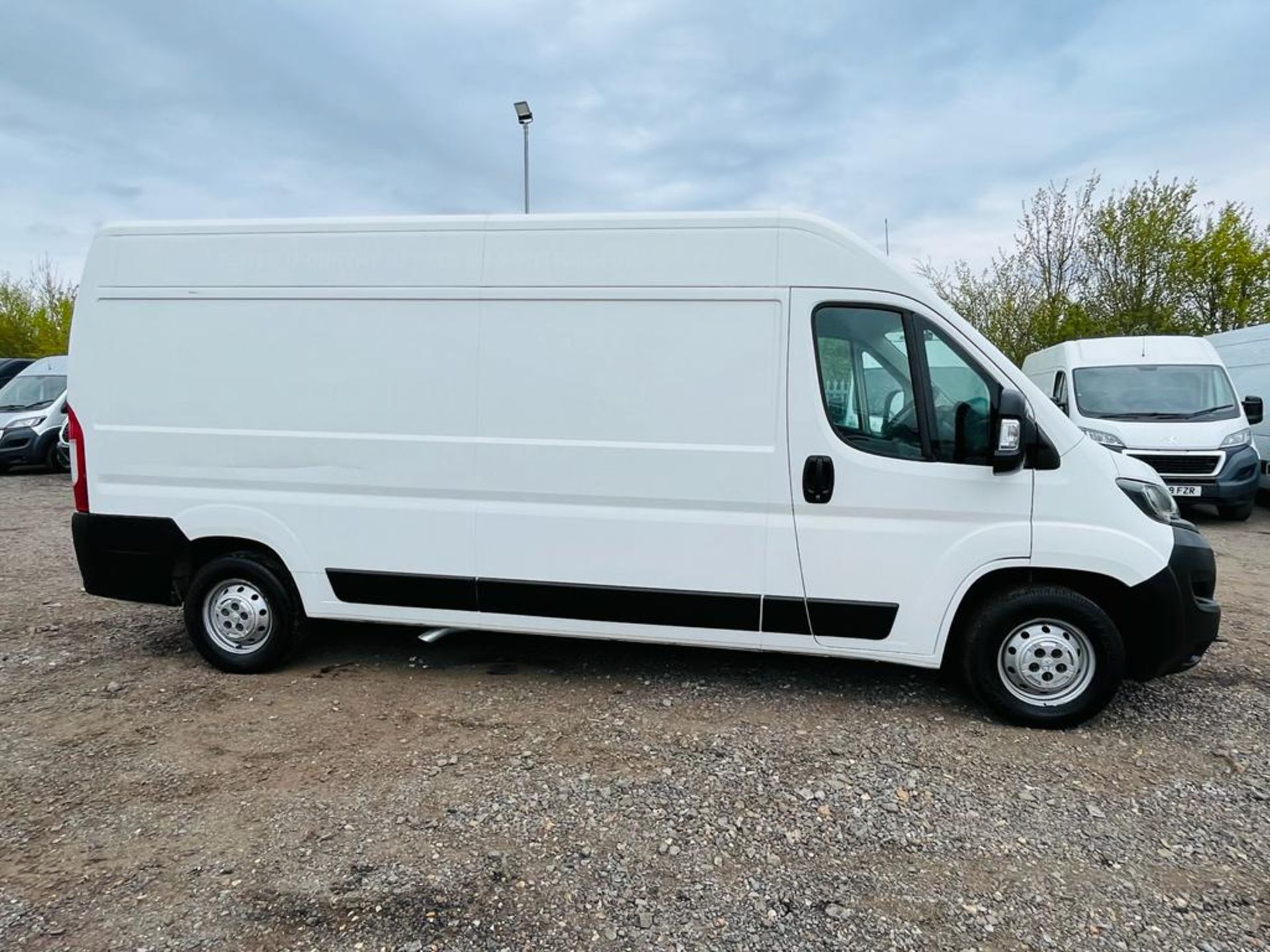 Peugeot Boxer 2.0 BlueHDI L3 H2 Professional 2018 '18 Reg' Sat Nav - A/C - Image 10 of 23