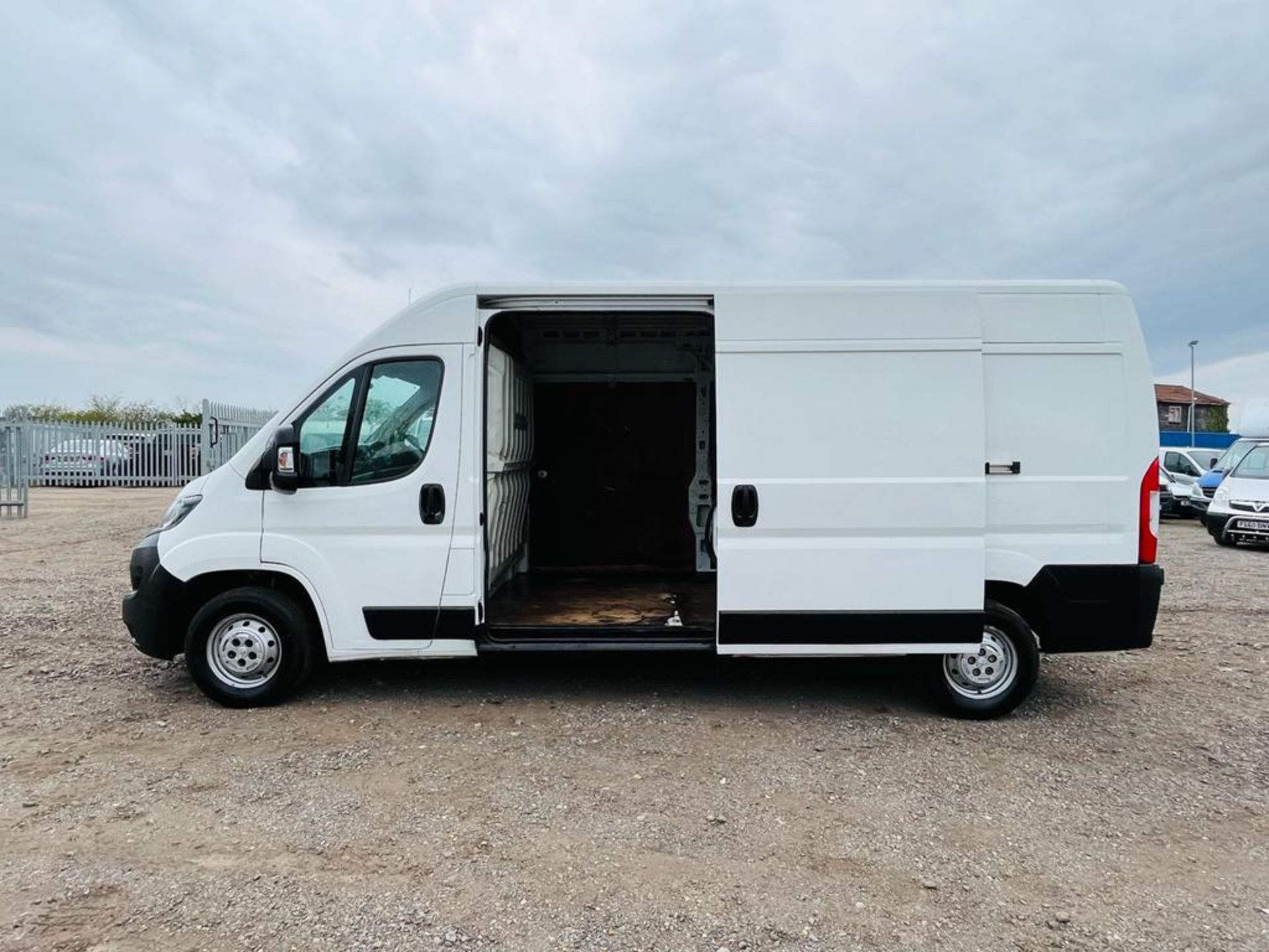 Peugeot Boxer 2.0 BlueHDI L3 H2 Professional 2018 '18 Reg' Sat Nav - A/C - Image 5 of 23