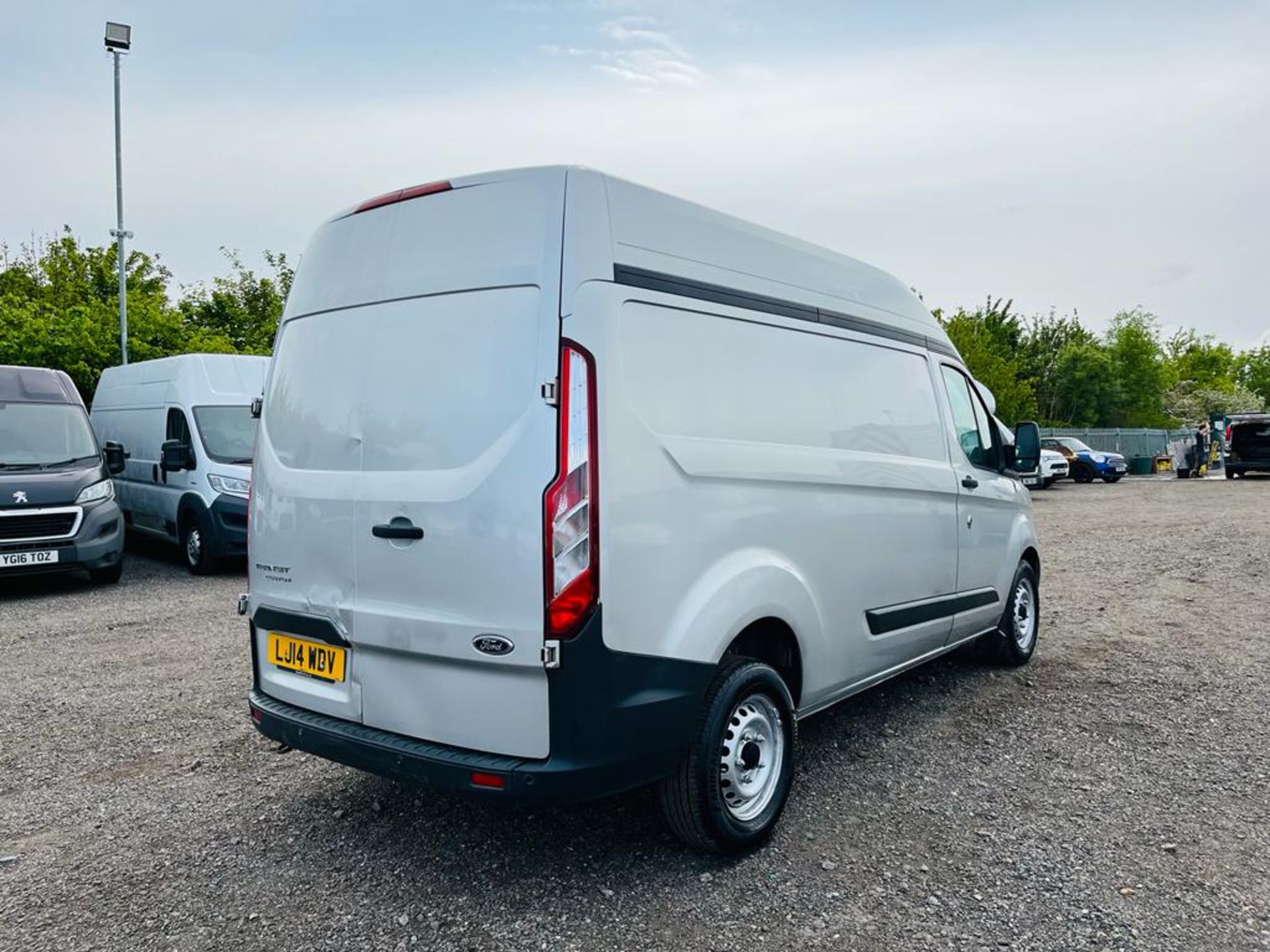 Ford Transit Custom 330 E-Tec 2.2 TDCI 125 DCIV LWB HI Roof 2014 "14 Reg" - A/C- Parking Sensors - Image 10 of 23