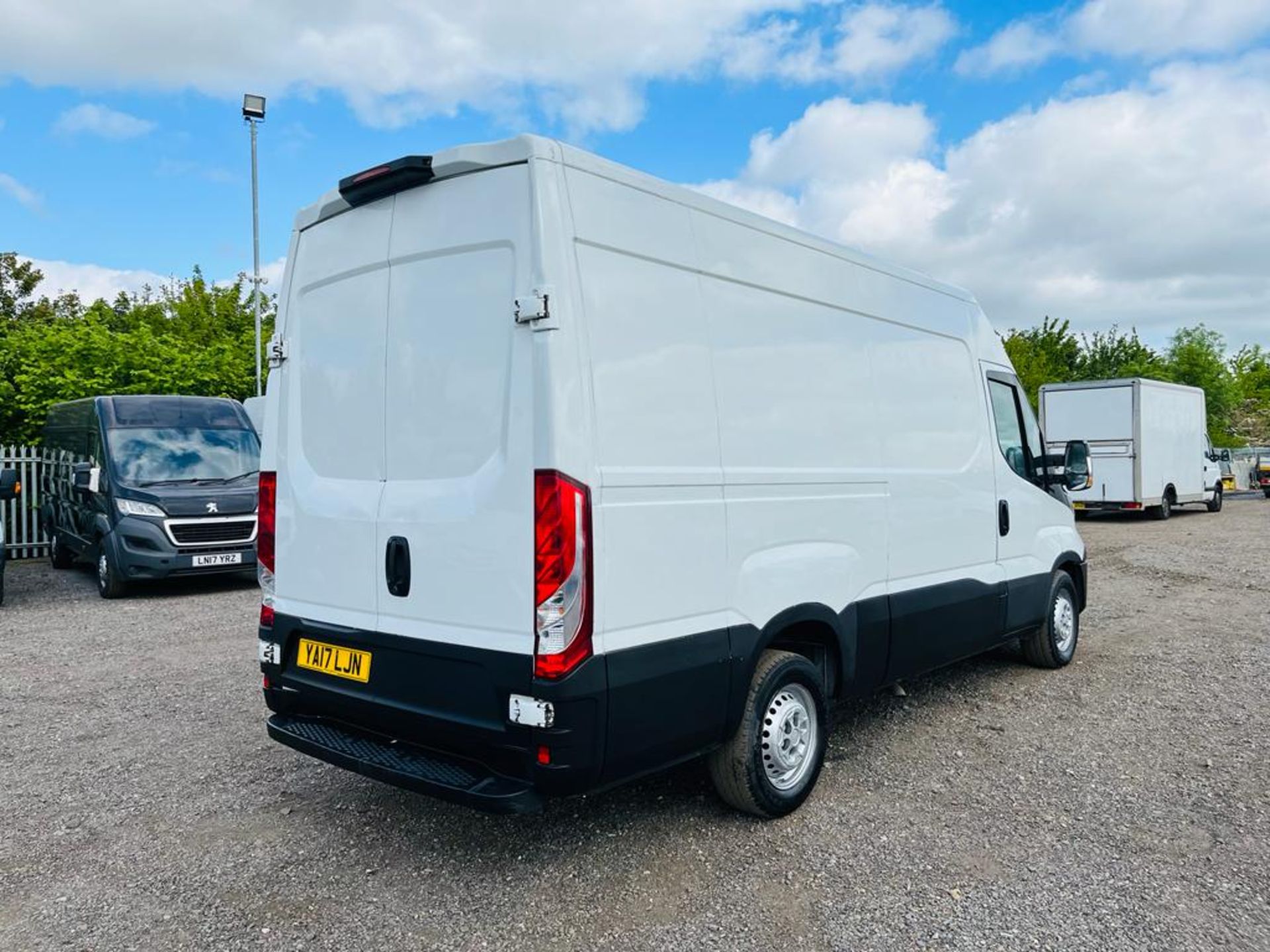 ** ON SALE ** Iveco Daily 35S14V 2.3 HD L2 H3 2017 '17 Reg' Panel Van - ULEZ Compliant - Image 9 of 23