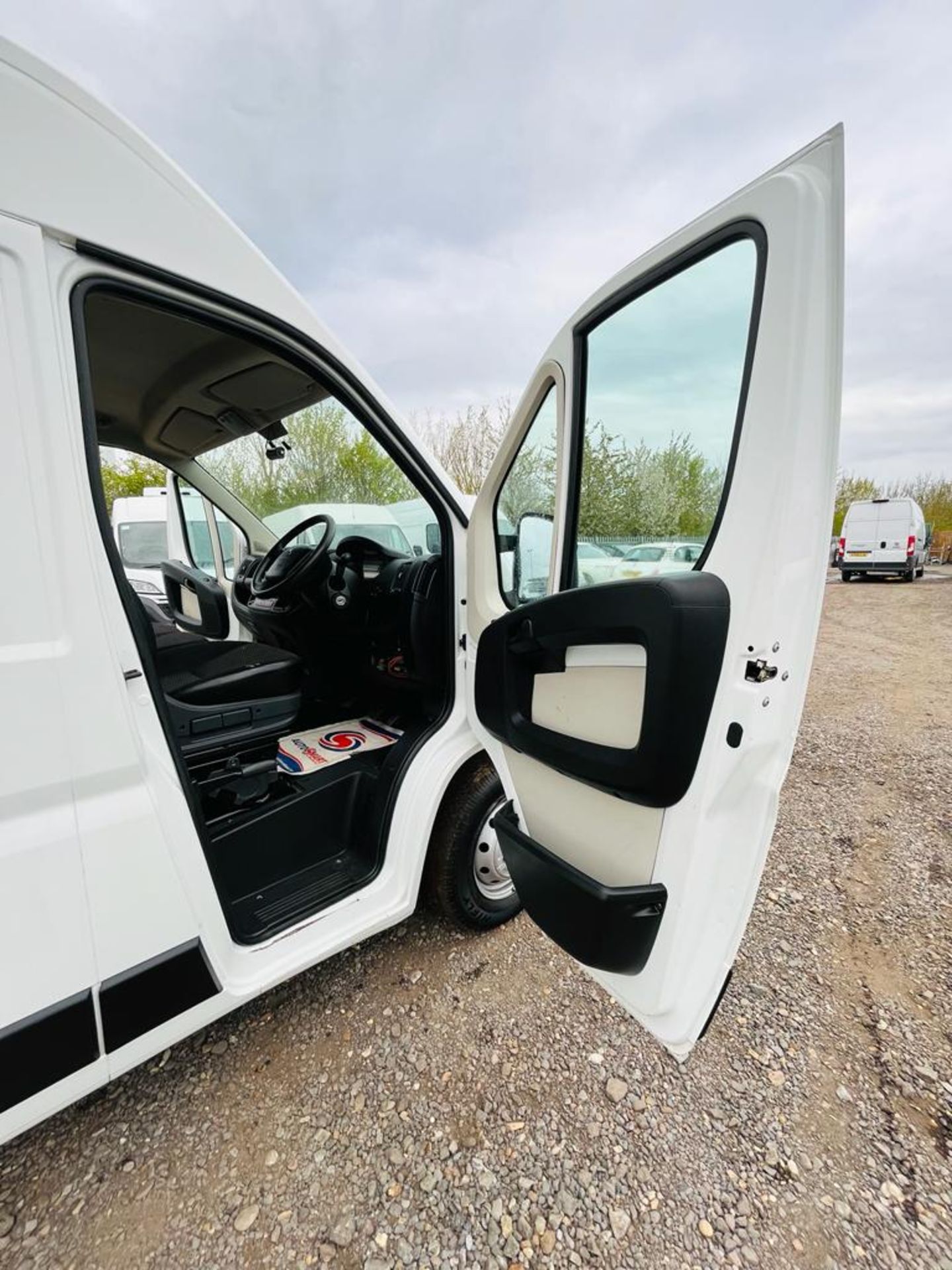 Peugeot Boxer 2.0 BlueHDI L3 H2 Professional 2018 '18 Reg' Sat Nav - A/C - Image 11 of 23