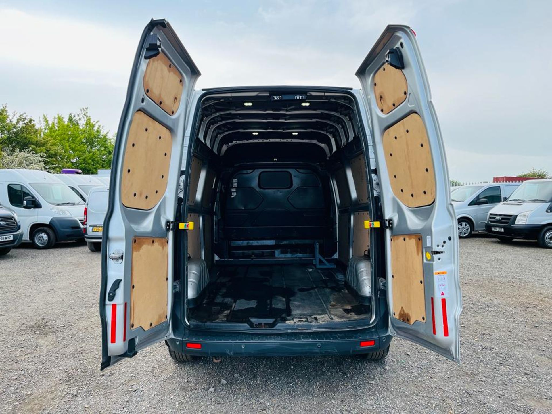 Ford Transit Custom 330 E-Tec 2.2 TDCI 125 DCIV LWB HI Roof 2014 "14 Reg" - A/C- Parking Sensors - Image 9 of 23