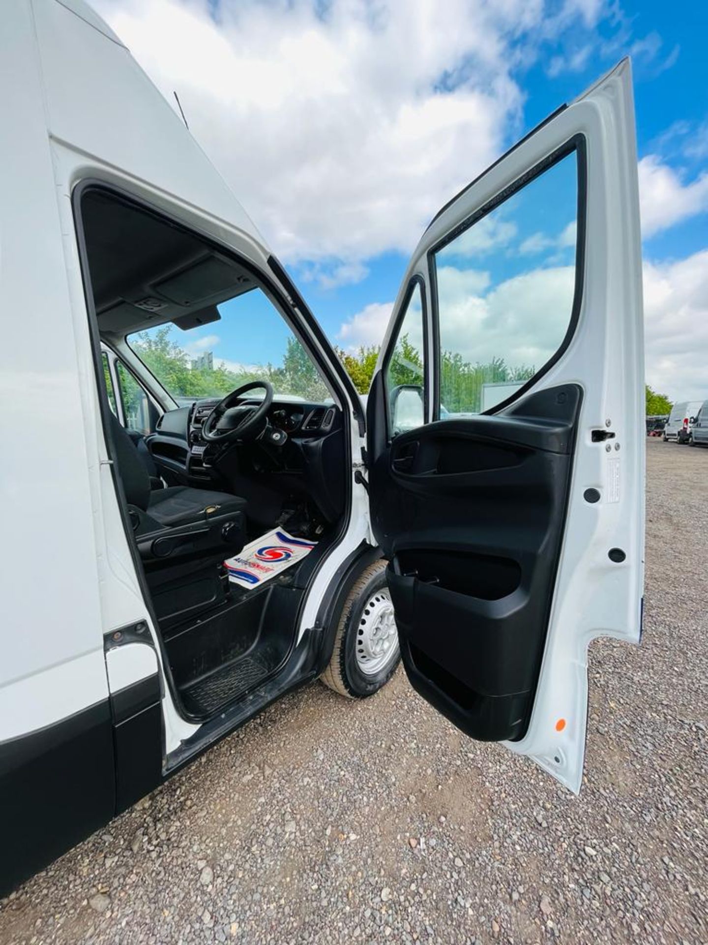 ** ON SALE ** Iveco Daily 35S14V 2.3 HD L2 H3 2017 '17 Reg' Panel Van - ULEZ Compliant - Image 11 of 23