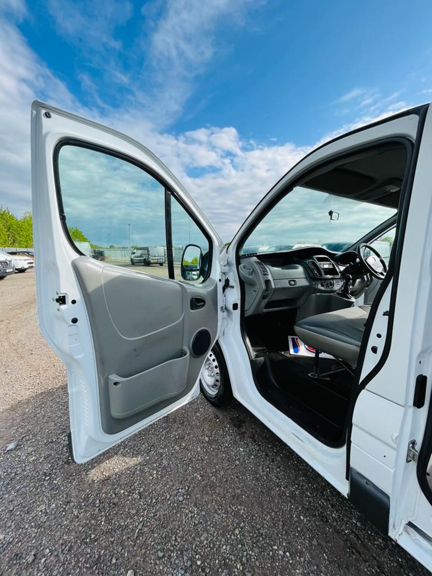 ** ON SALE ** Vauxhall Vivaro 2900 Combi 2.0 CDTI L1 H1 2014 '64 Reg' 9 Seats - No Vat - Image 21 of 26