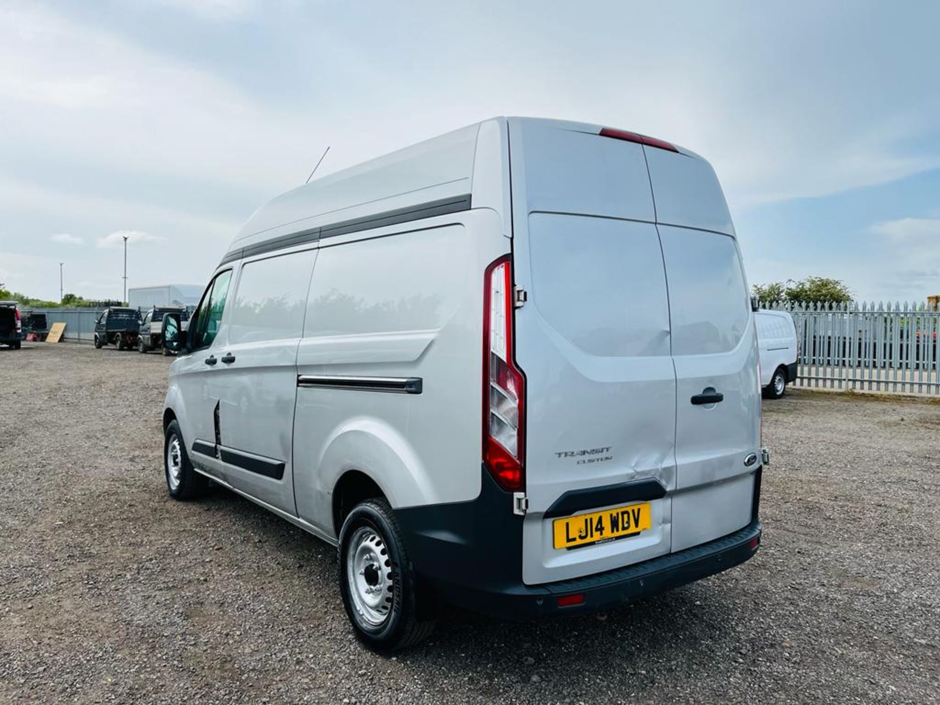 Ford Transit Custom 330 E-Tec 2.2 TDCI 125 DCIV LWB HI Roof 2014 "14 Reg" - A/C- Parking Sensors - Image 7 of 23