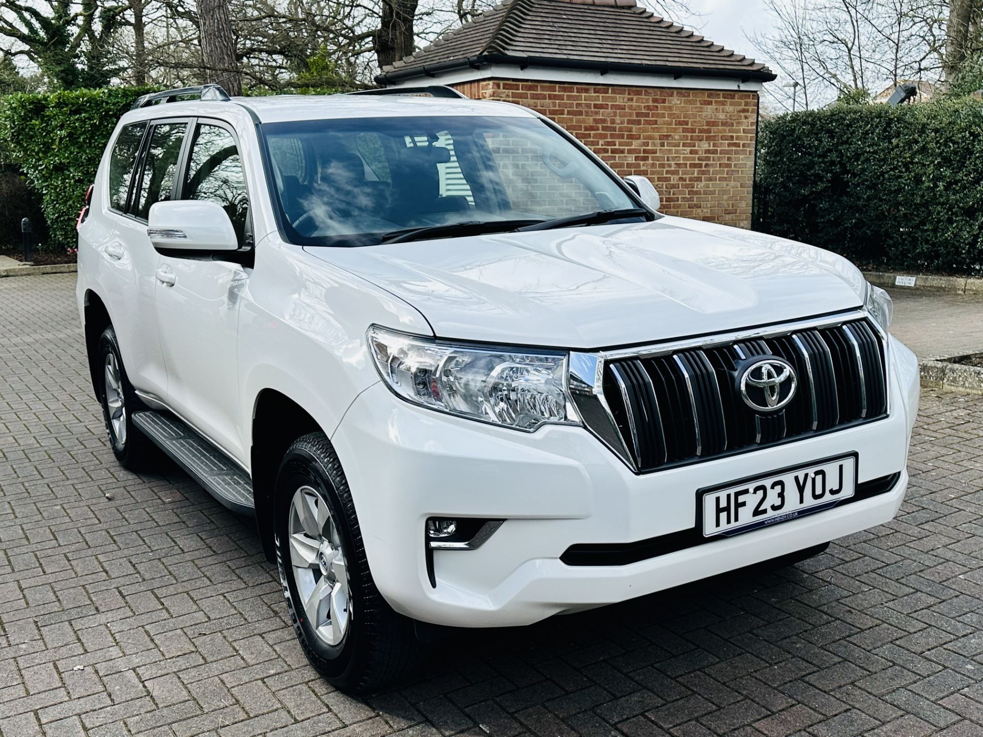 ** ON SALE **Toyota Land Cruiser Active 2.8 D-4D Auto 204 2023 '23 Reg' Sat Nav -A/C- ULEZ Compliant - Image 2 of 45